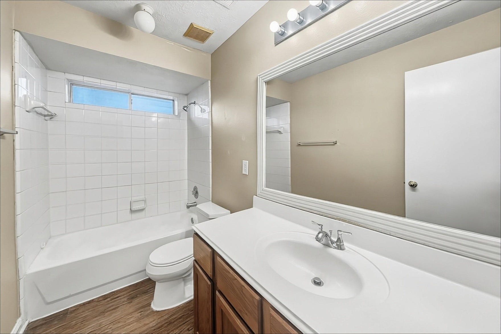 1423 Hunter Green Lane, Fresno, TX 77545 1423 Hunter Green Lane, Fresno, TX 77545