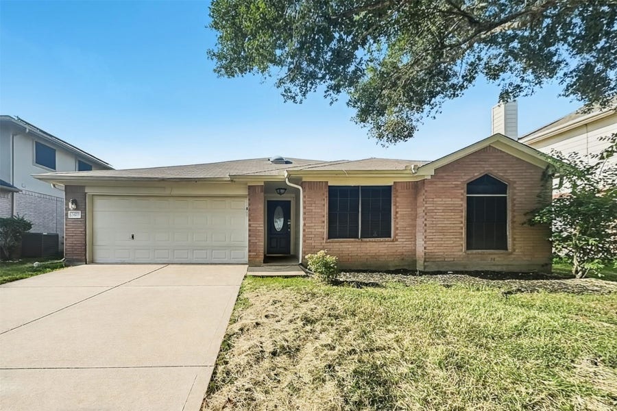 Property photo for 1423 Hunter Green Lane, Fresno, TX