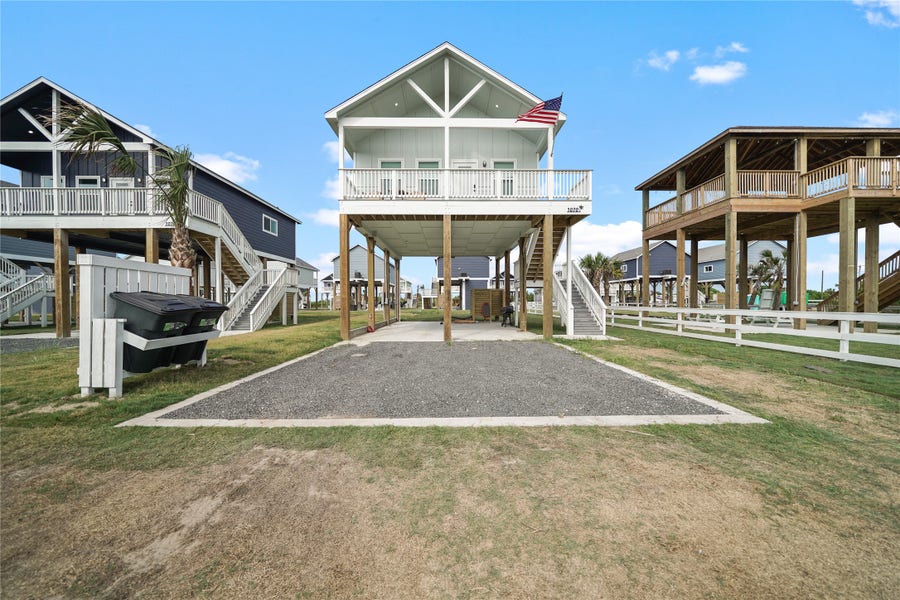 Property photo for 1070 Cedar Lane, Gilchrist, TX