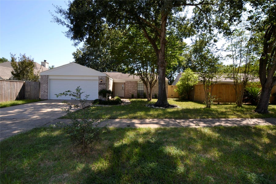 Property photo for 18507 Wood Glen Lane, Houston, TX