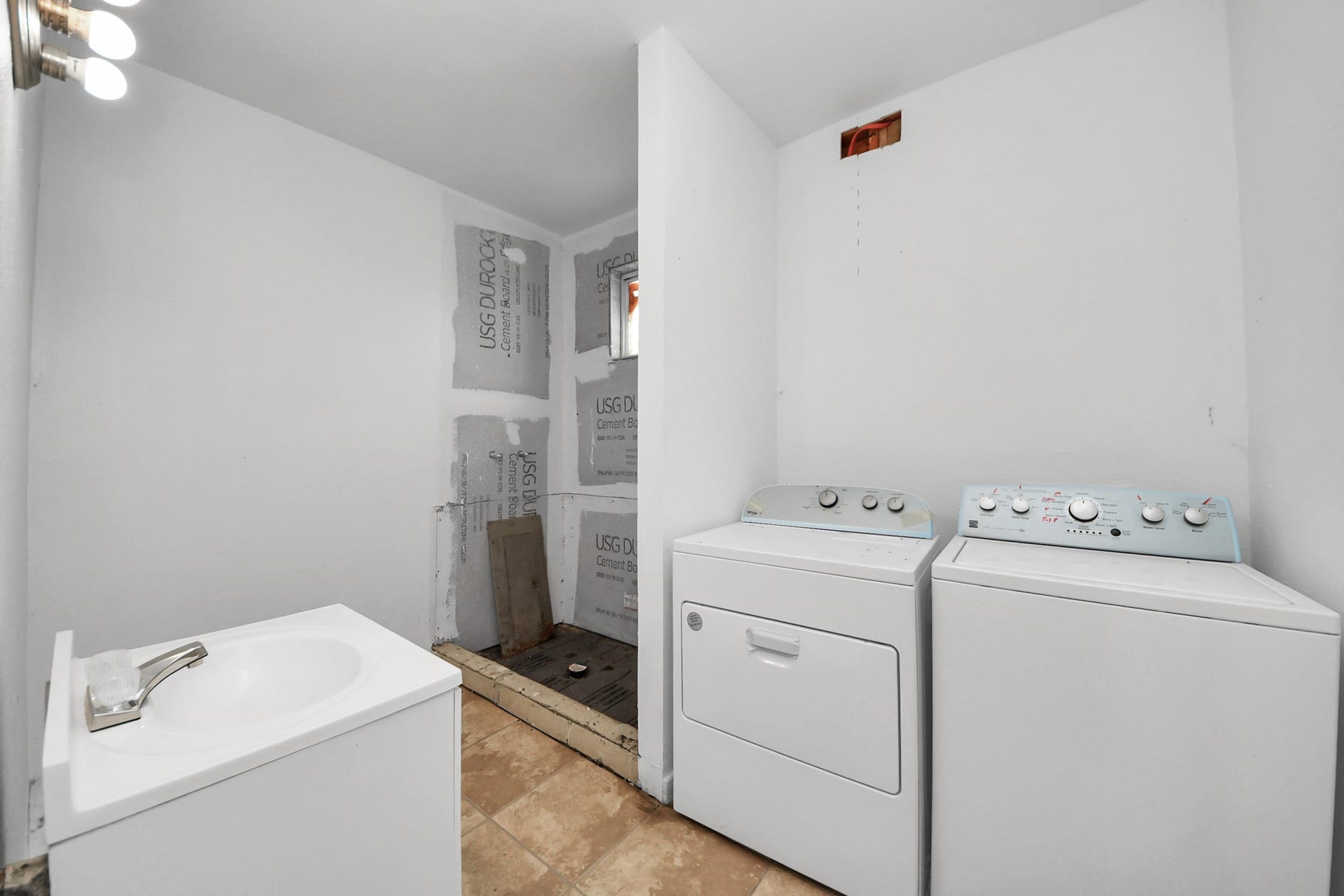 694 County Road 941, Alvin, TX 77511 694 County Road 941, Alvin, TX 77511
