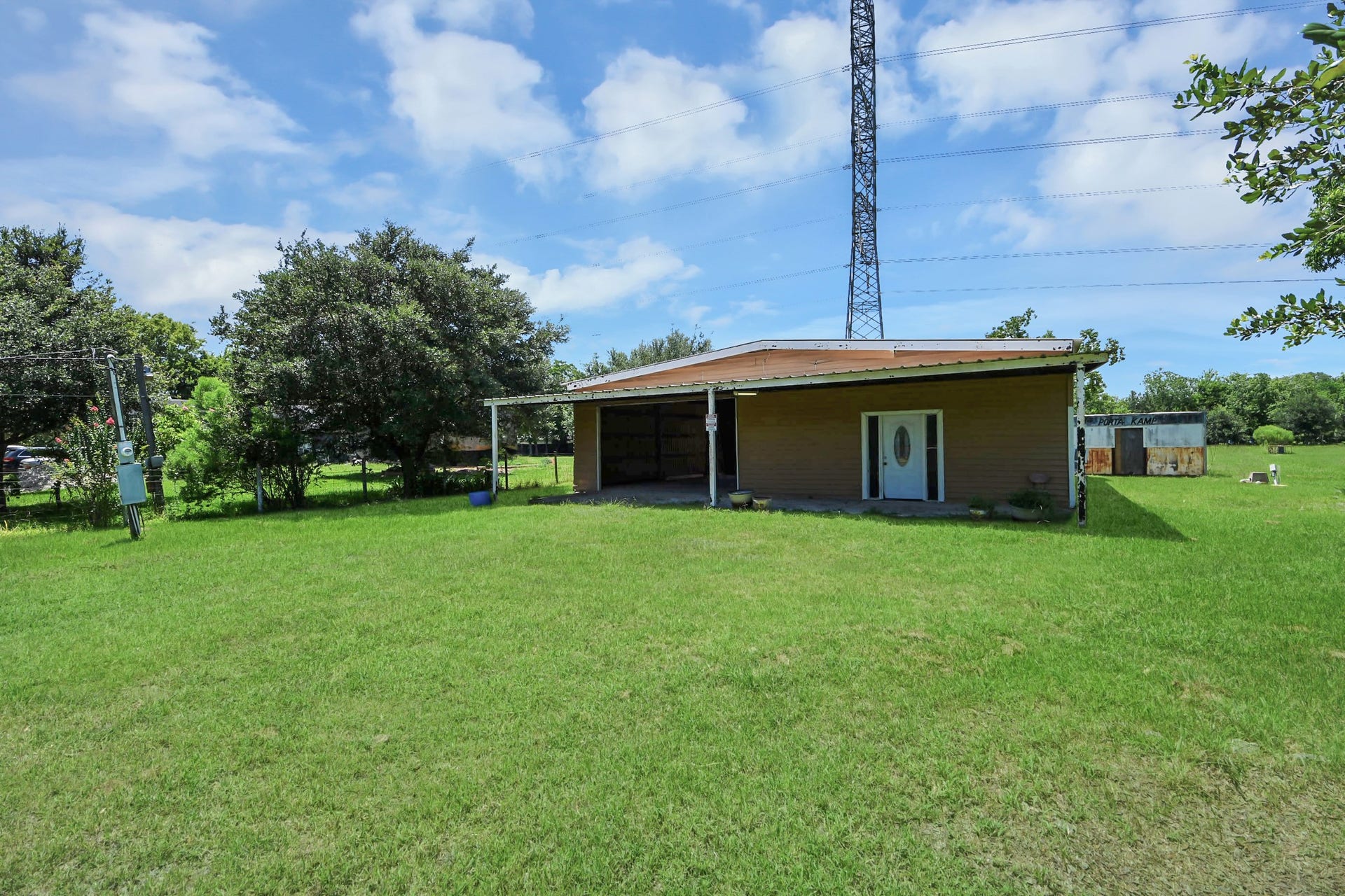 694 County Road 941, Alvin, TX 77511 694 County Road 941, Alvin, TX 77511