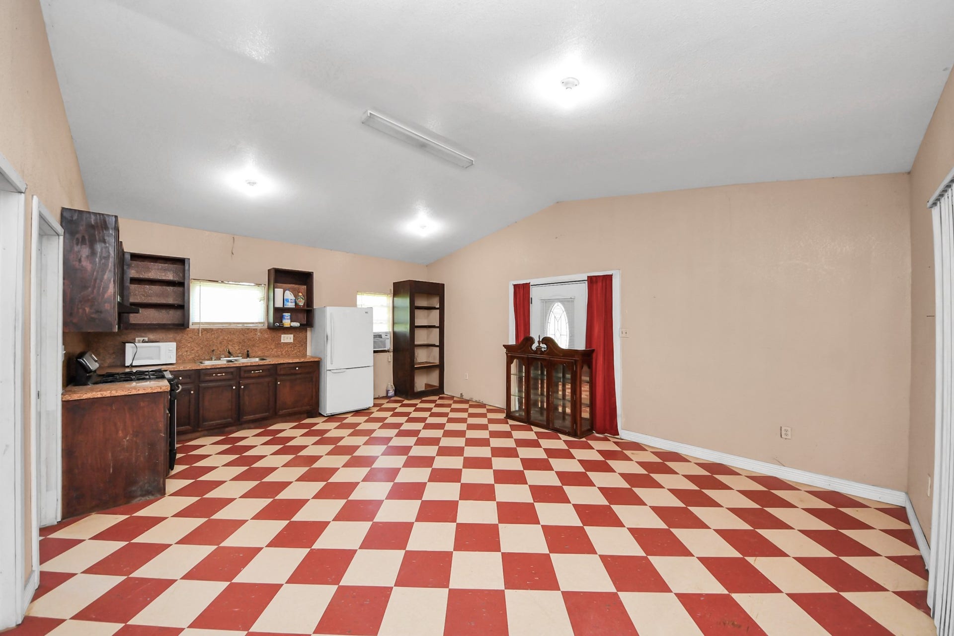 694 County Road 941, Alvin, TX 77511 694 County Road 941, Alvin, TX 77511