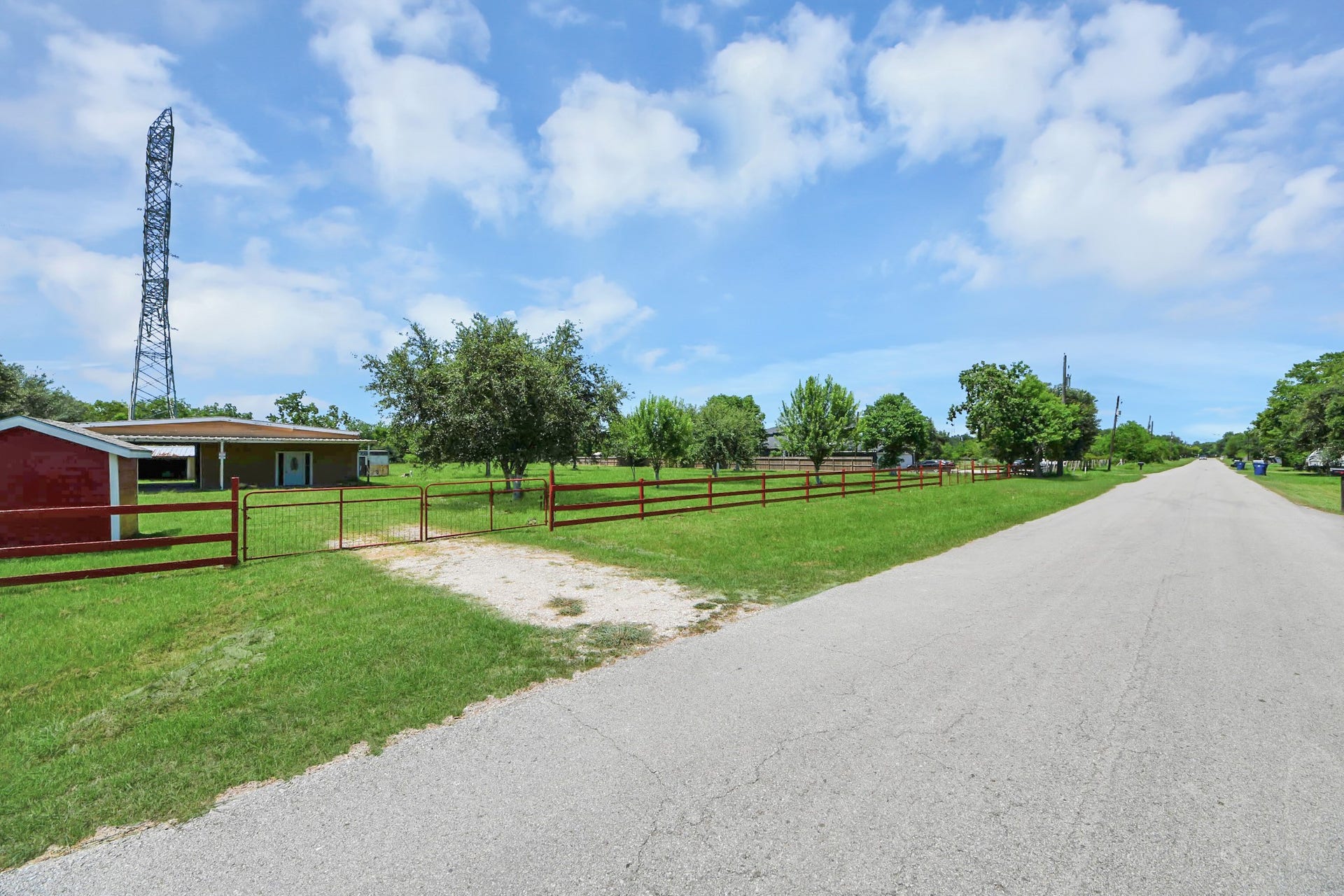 694 County Road 941, Alvin, TX 77511 694 County Road 941, Alvin, TX 77511