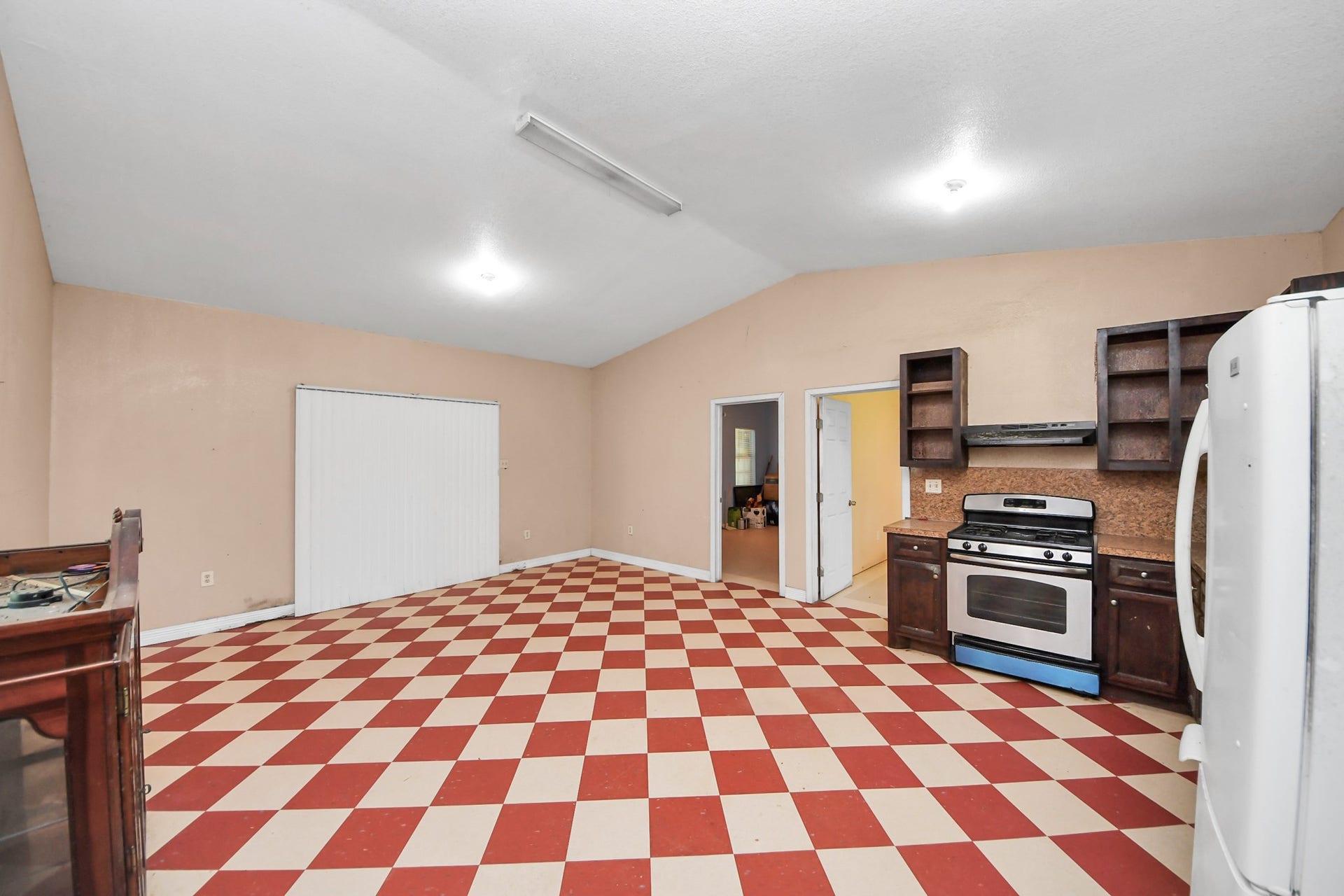 694 County Road 941, Alvin, TX 77511 694 County Road 941, Alvin, TX 77511
