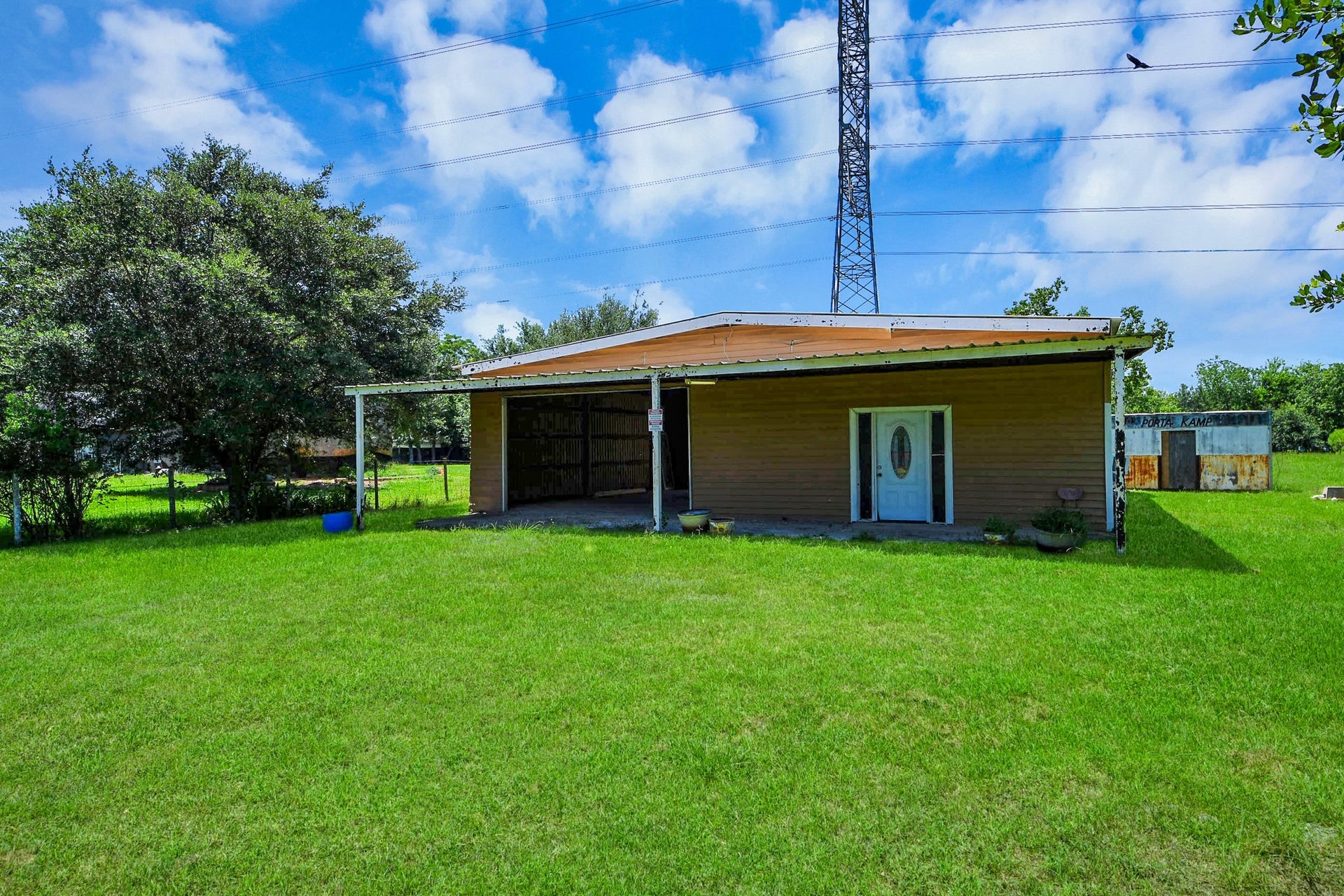 694 County Road 941, Alvin, TX 77511 694 County Road 941, Alvin, TX 77511