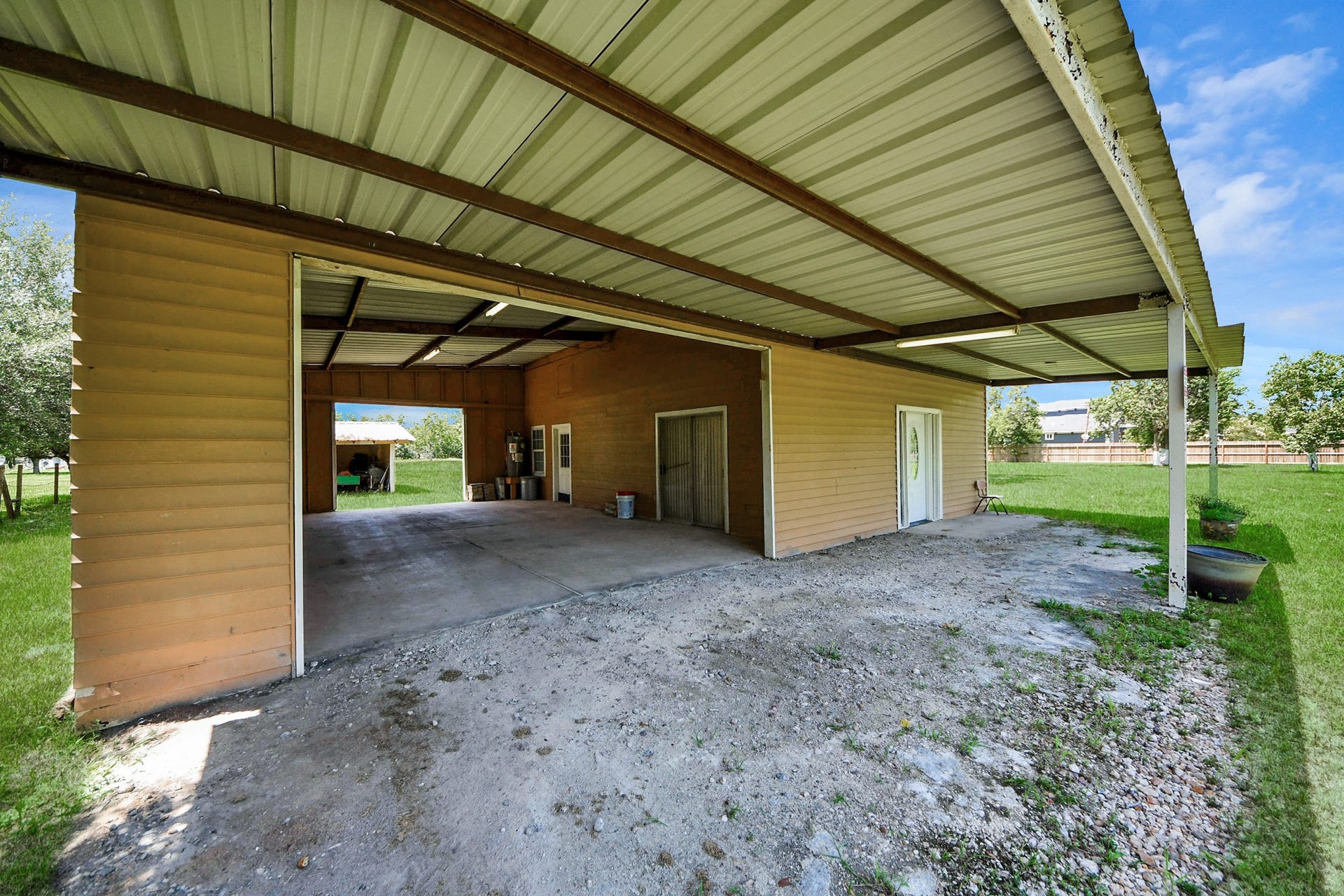 694 County Road 941, Alvin, TX 77511 694 County Road 941, Alvin, TX 77511
