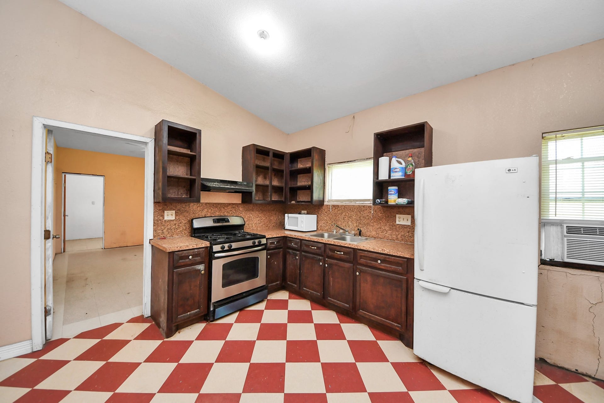 694 County Road 941, Alvin, TX 77511 694 County Road 941, Alvin, TX 77511