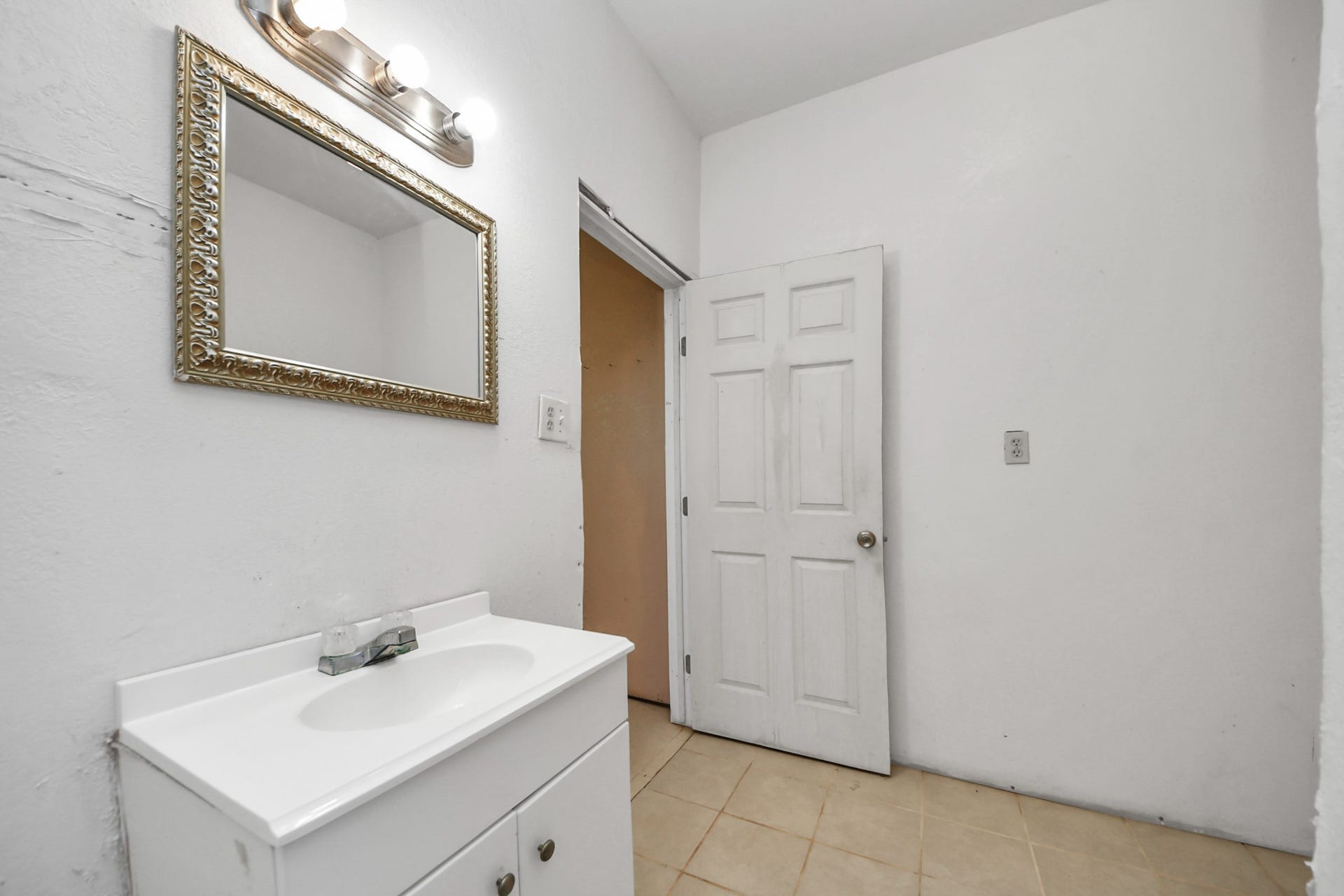 694 County Road 941, Alvin, TX 77511 694 County Road 941, Alvin, TX 77511