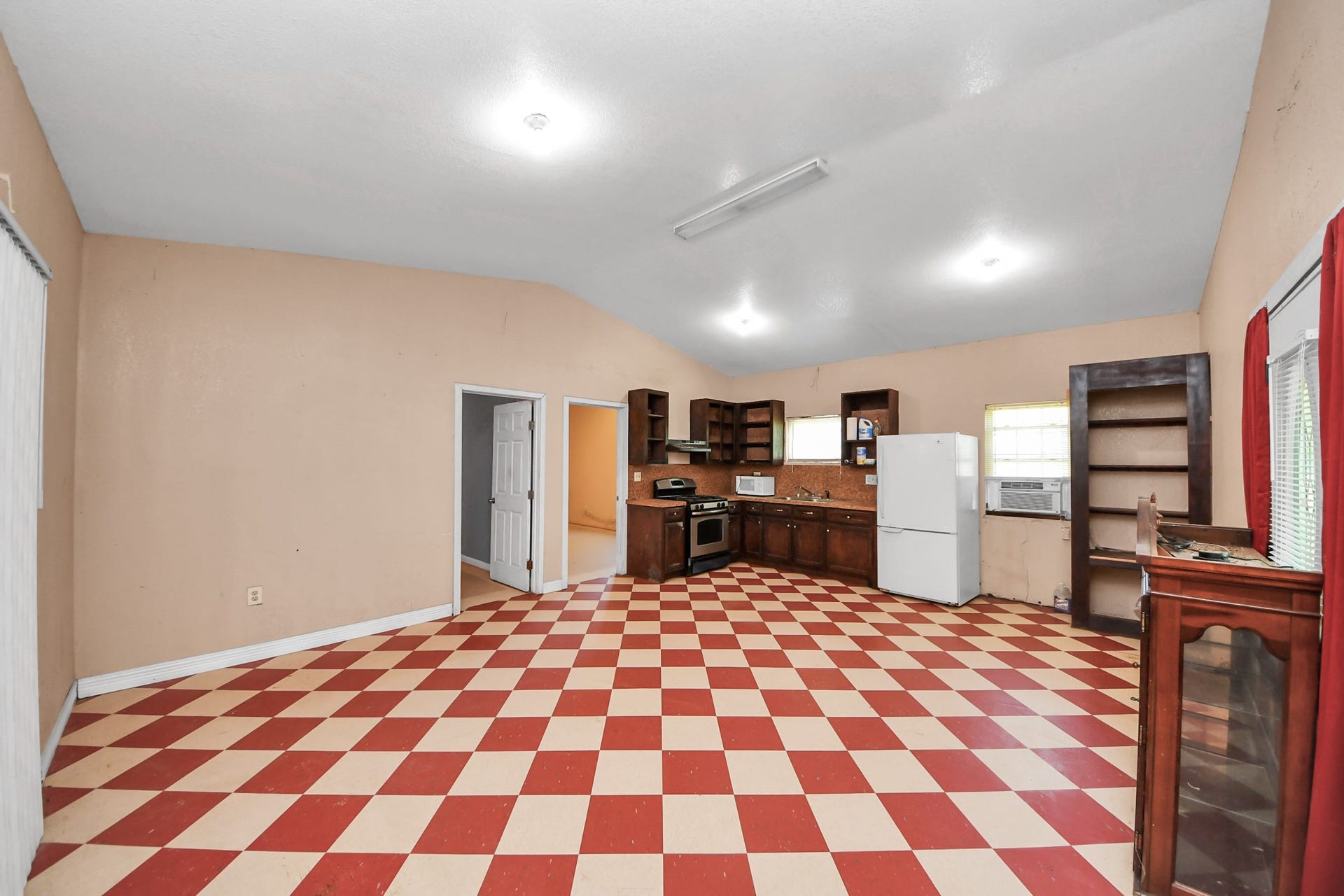 694 County Road 941, Alvin, TX 77511 694 County Road 941, Alvin, TX 77511