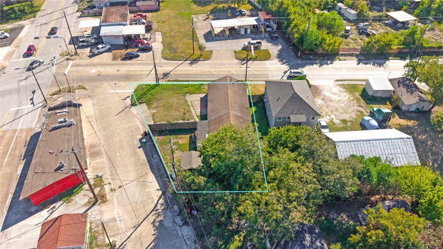 Property photo for 804 W Main Street, Baytown, TX