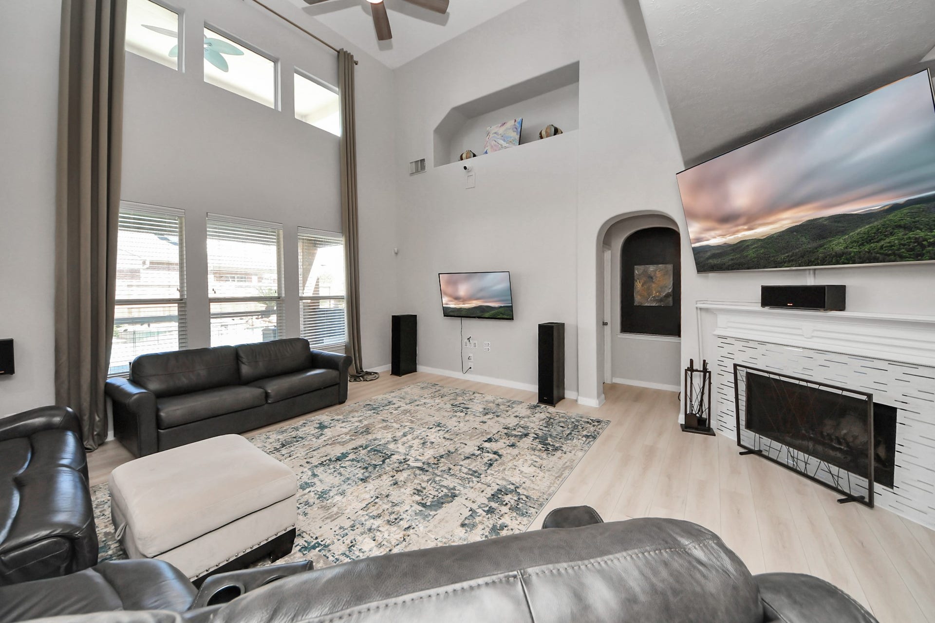 10810 Lake Raven Court, Cypress, TX 77433 Living Room