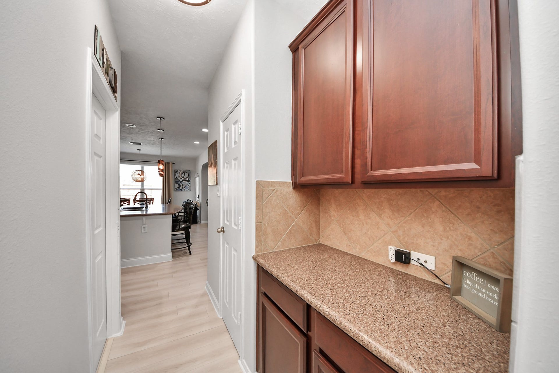 10810 Lake Raven Court, Cypress, TX 77433 Butler's Pantry