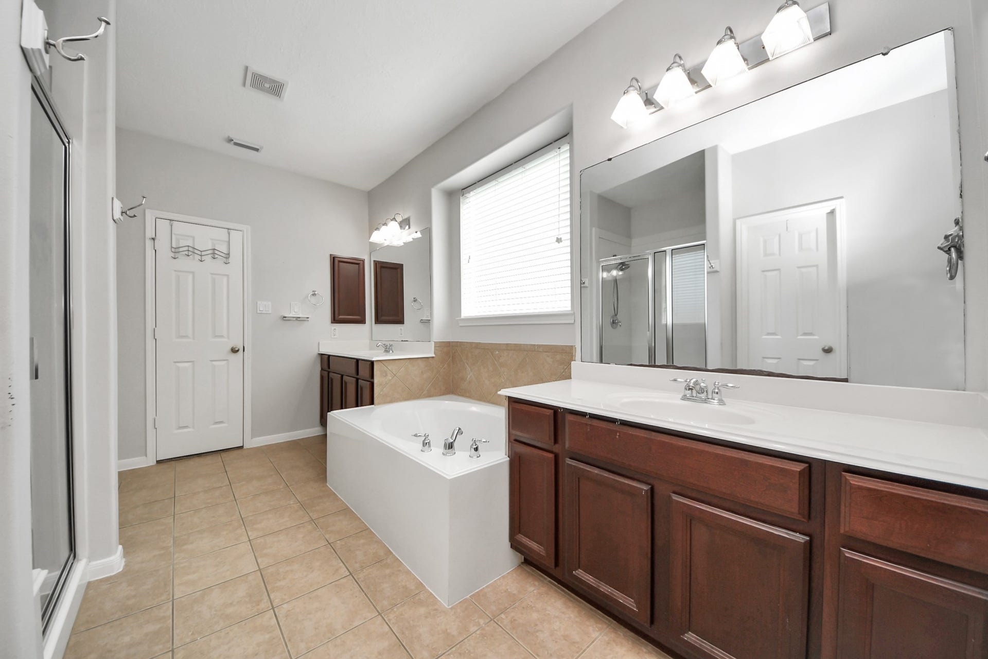 10810 Lake Raven Court, Cypress, TX 77433 Primary Bathroom