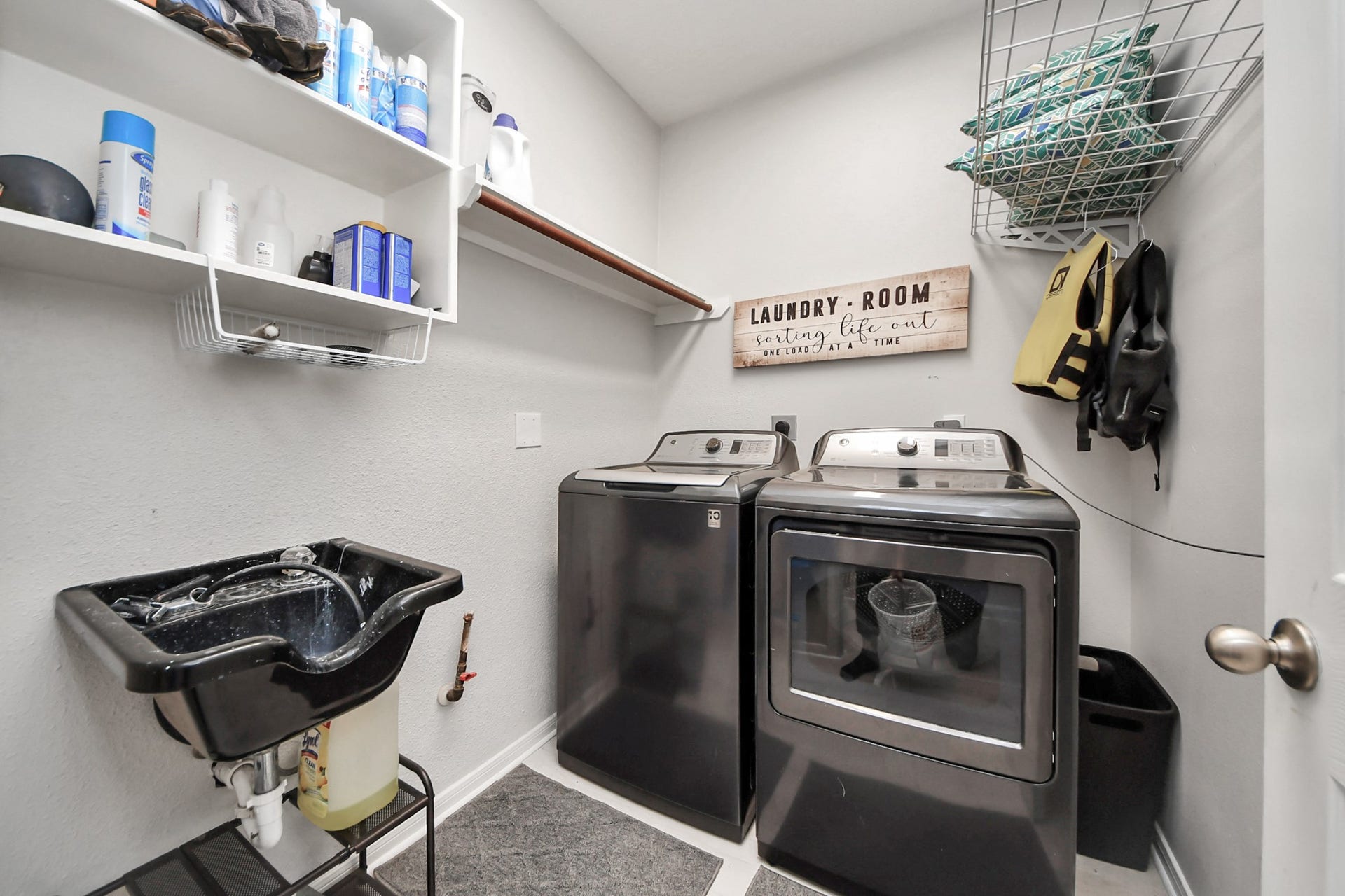 10810 Lake Raven Court, Cypress, TX 77433 Laundry