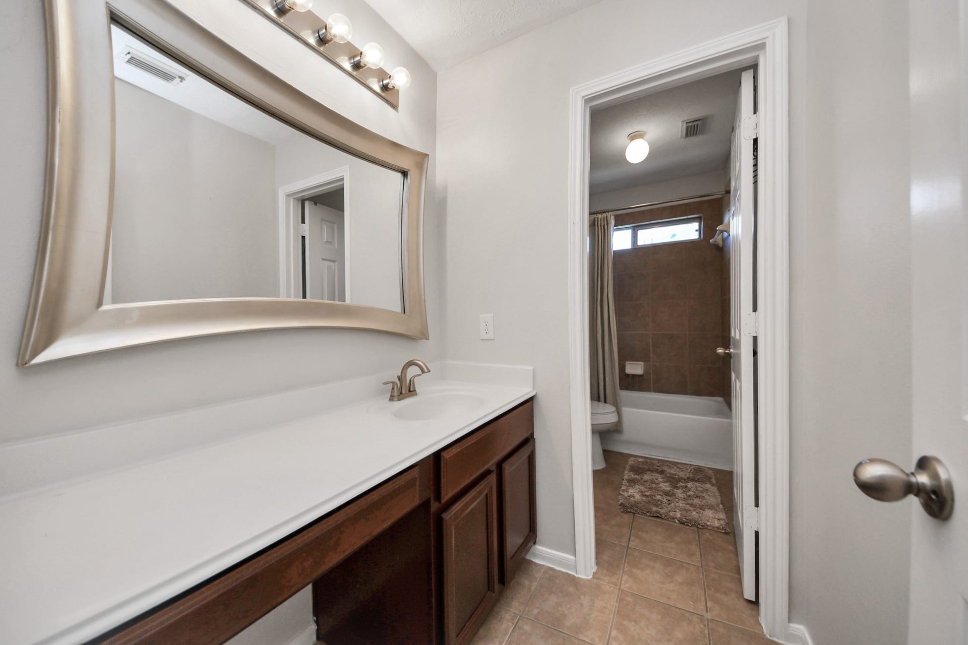 10810 Lake Raven Court, Cypress, TX 77433 Full Bath 1