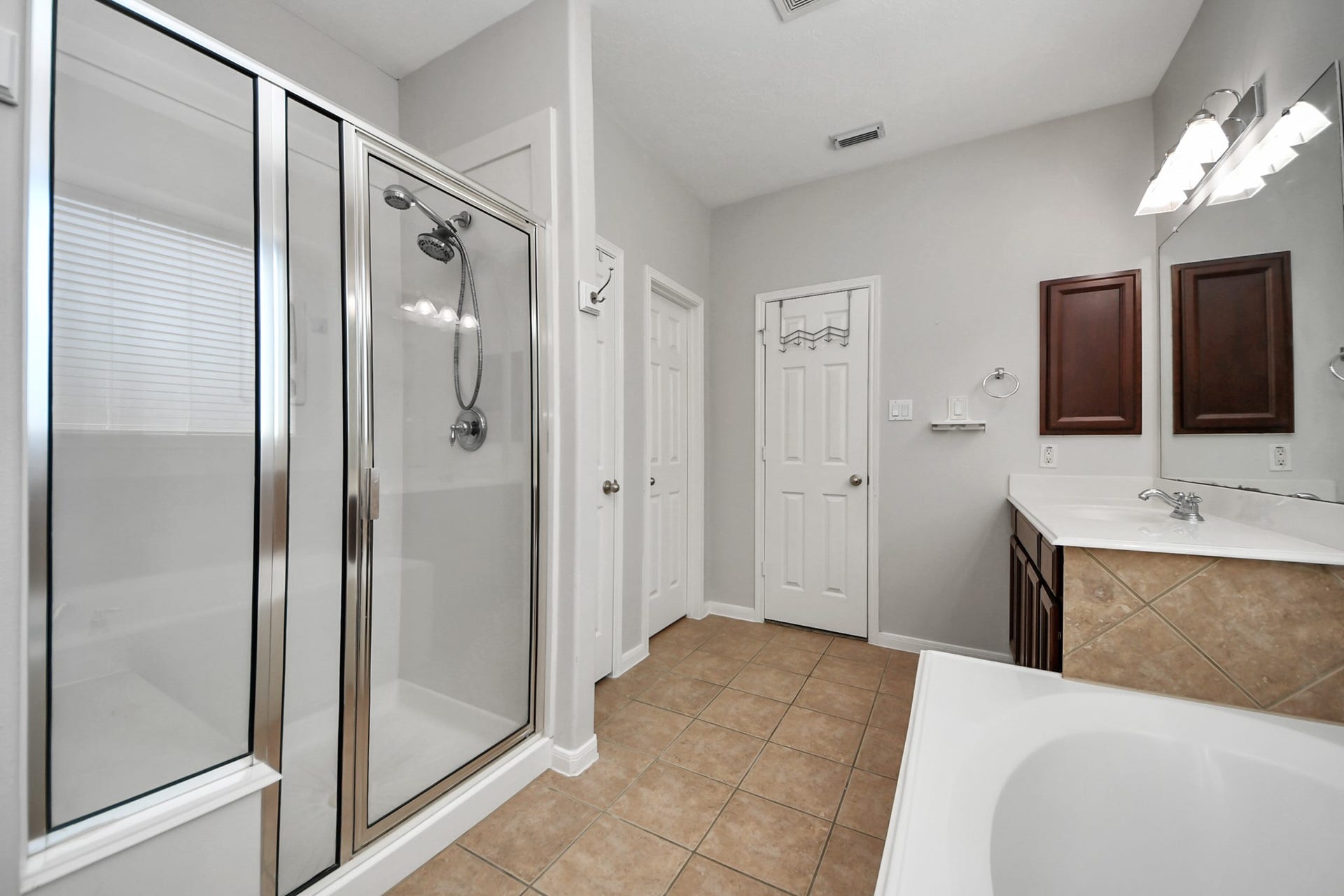 10810 Lake Raven Court, Cypress, TX 77433 Primary Bathroom