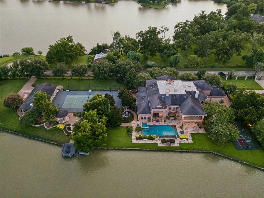 Property photo for 7 Paradise Point Drive, Sugar Land, TX