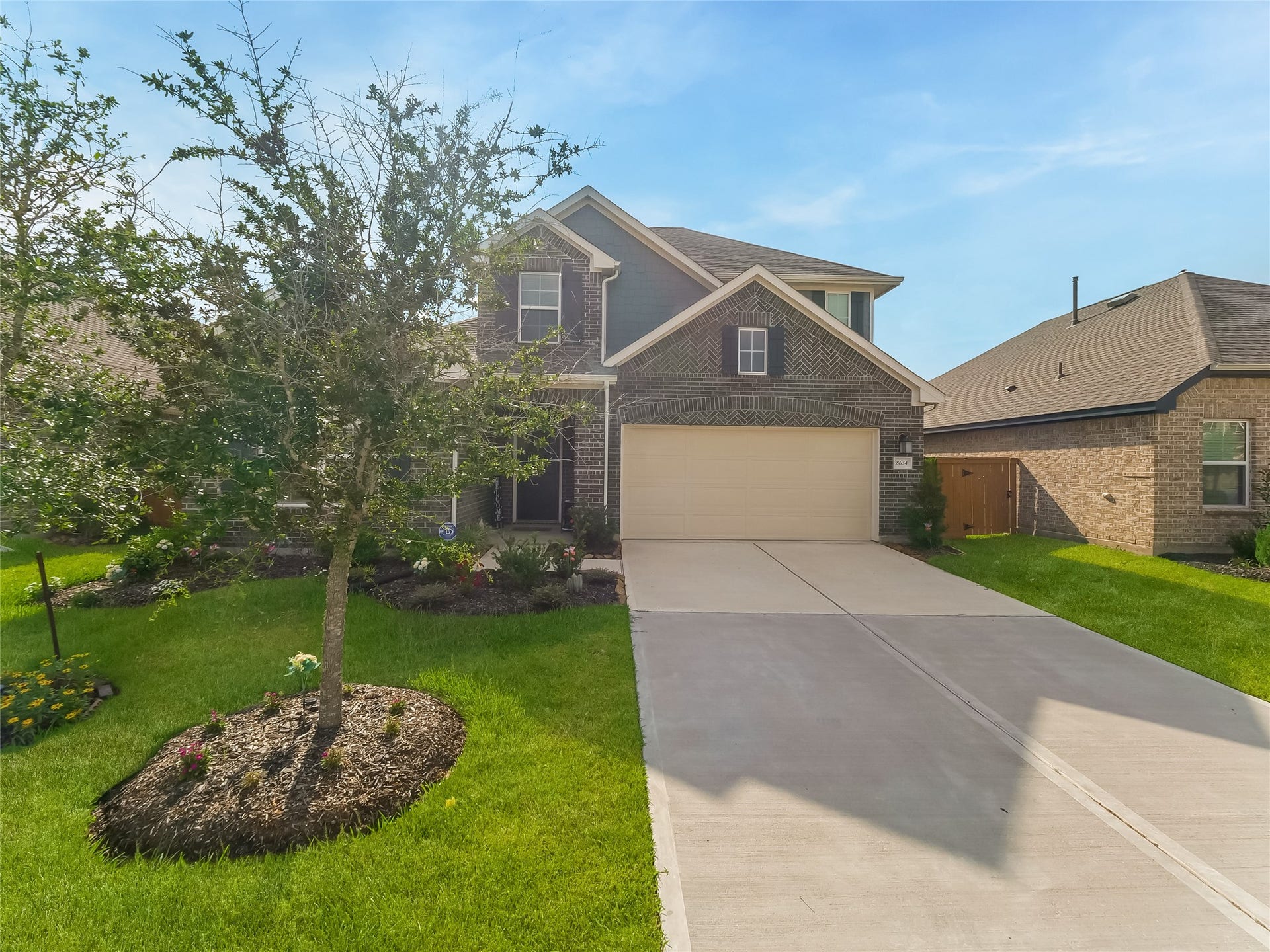 8634 Jetty Glen Drive, Cypress, TX 77433 4 Car Driveway