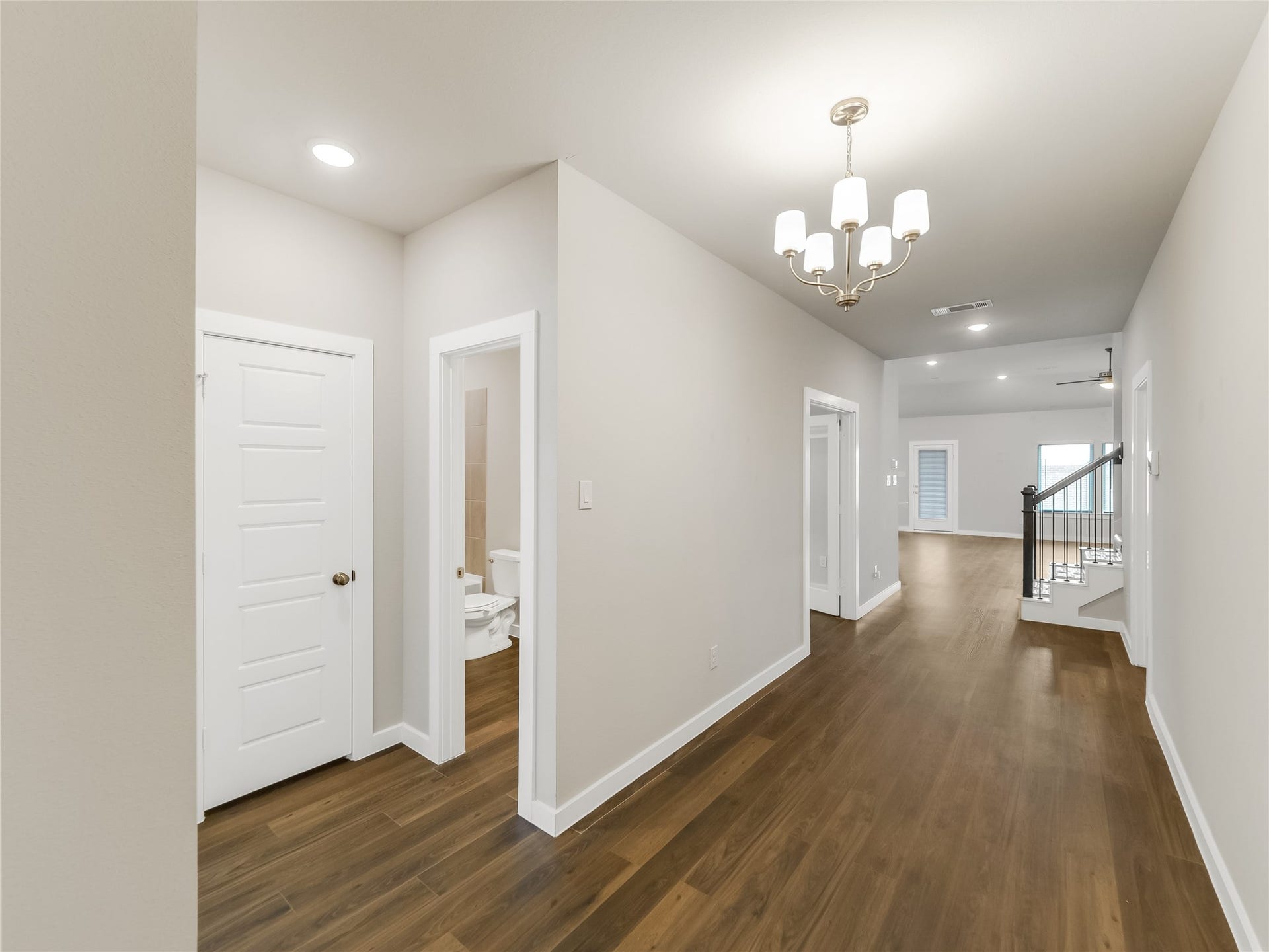 8634 Jetty Glen Drive, Cypress, TX 77433 Entry Hallway