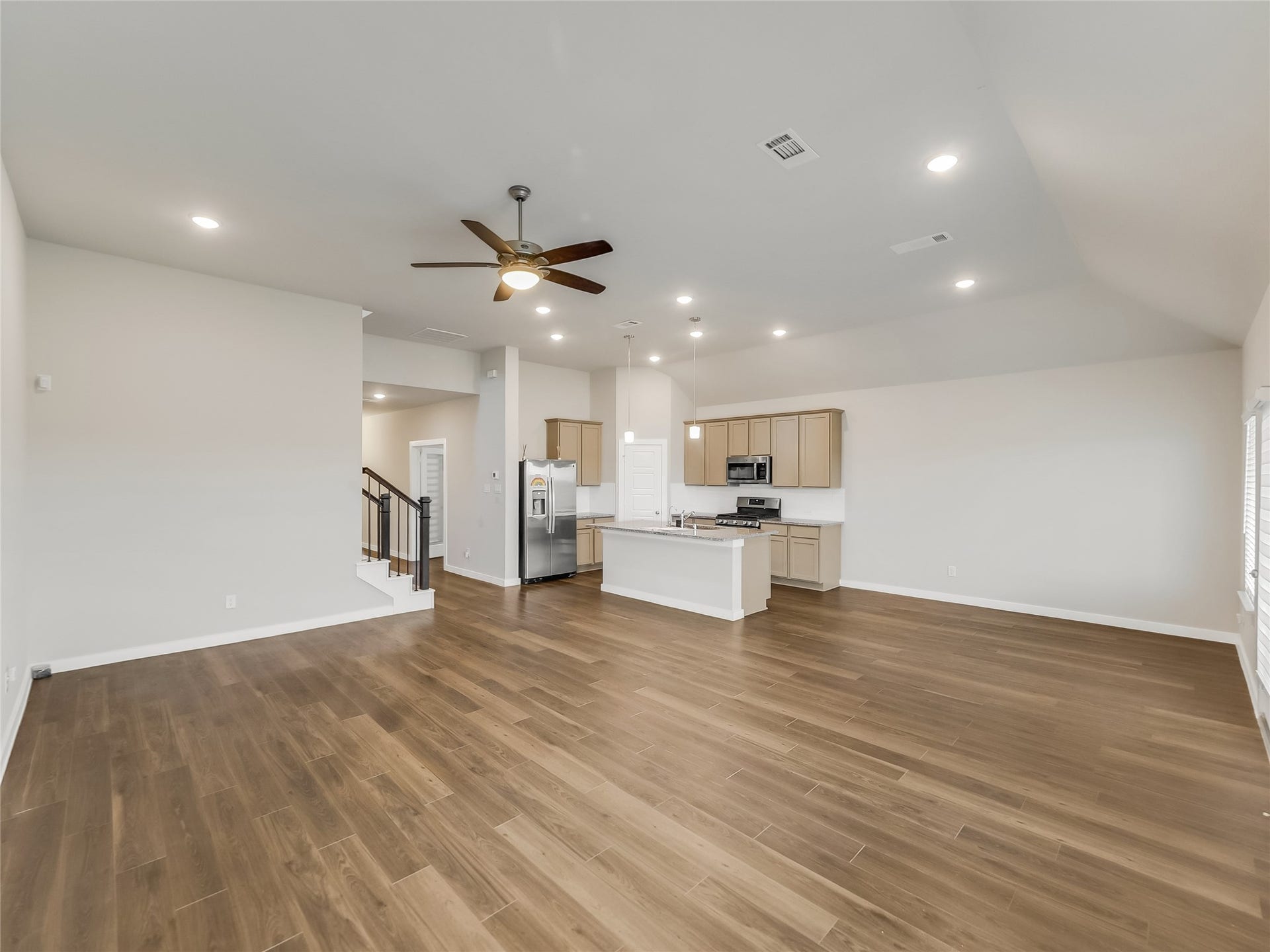 8634 Jetty Glen Drive, Cypress, TX 77433 Open Living to Kitchen