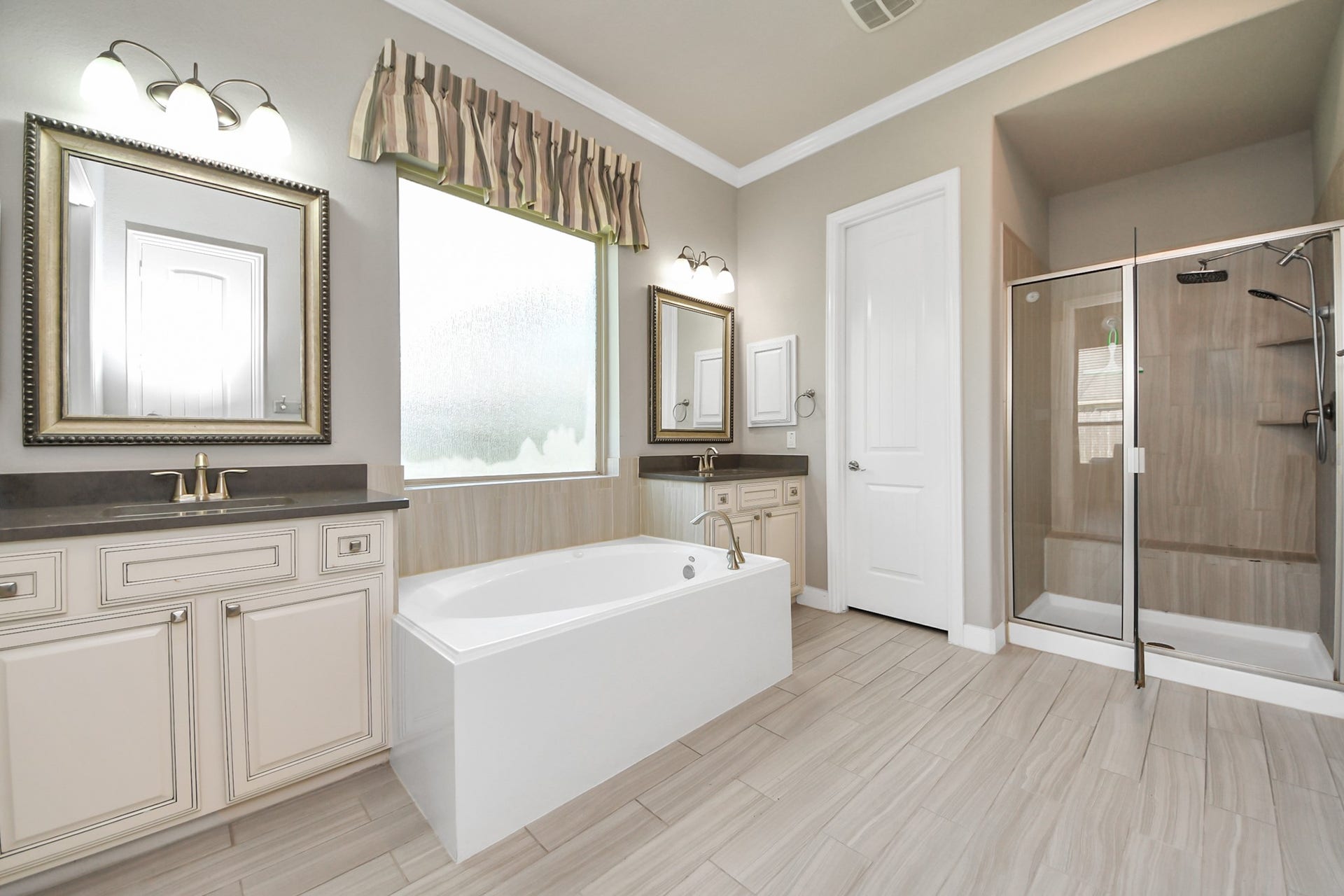 1902 Zillah Wheat Dr, Rosenberg, TX 77469 Primary Bathroom
