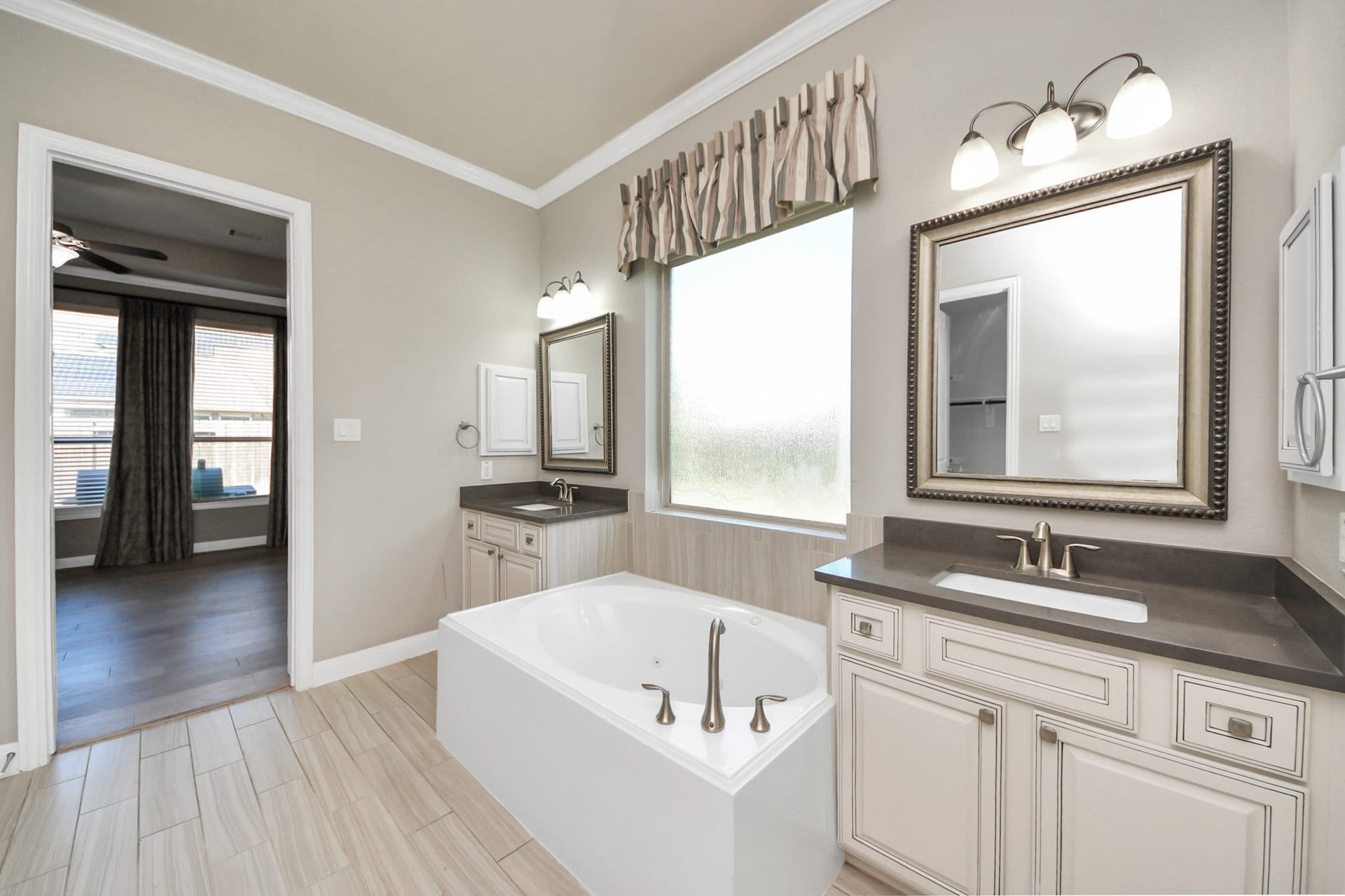 1902 Zillah Wheat Dr, Rosenberg, TX 77469 Primary Bathroom