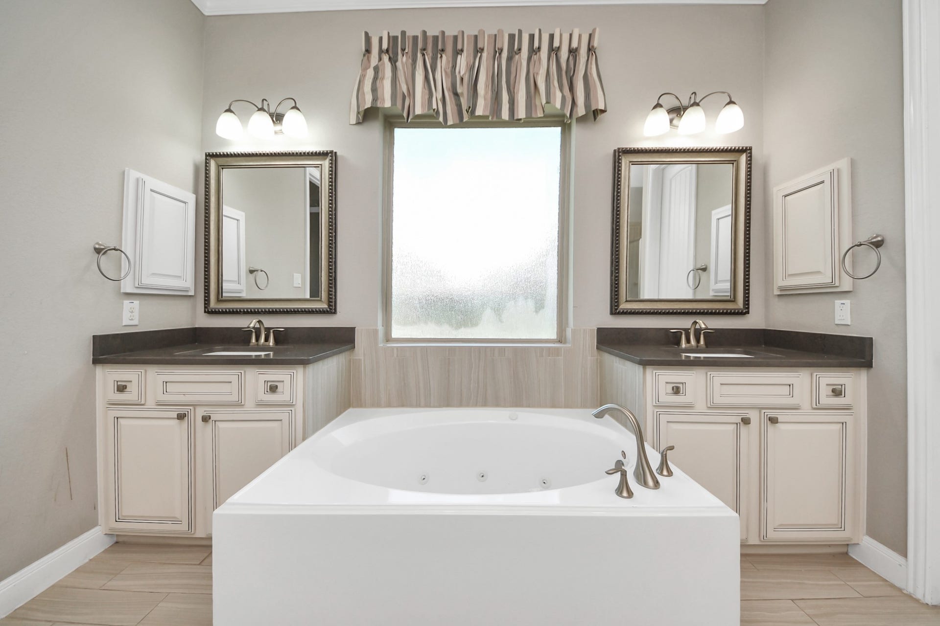 1902 Zillah Wheat Dr, Rosenberg, TX 77469 Primary Bathroom