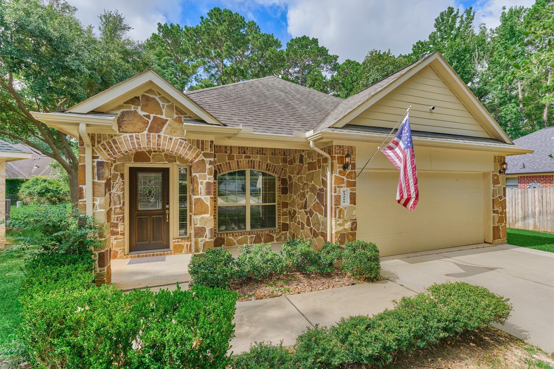 13211 Salem Circle, Montgomery, TX 77356 Welcome home to 12311 Salem Circle!