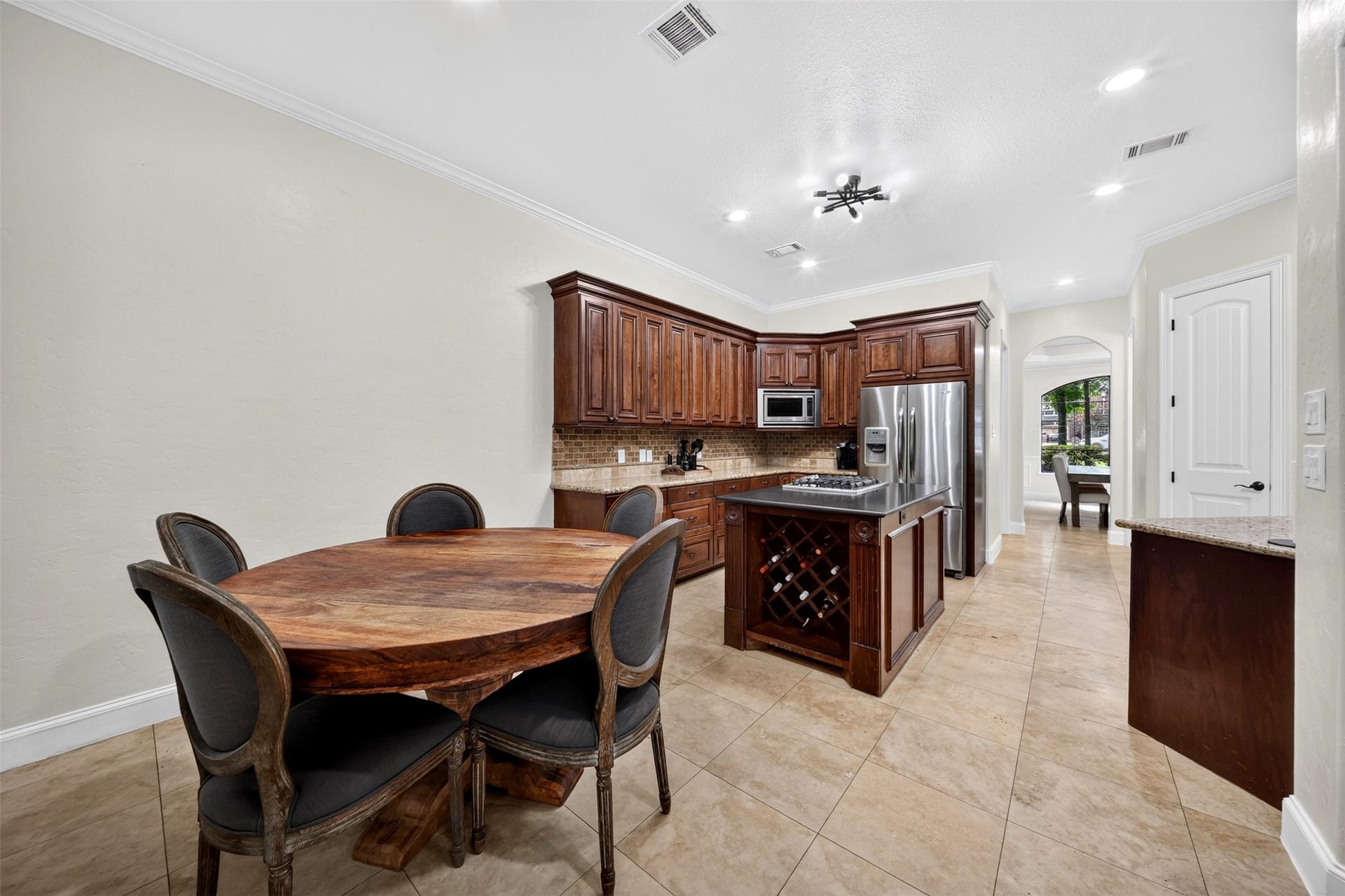 10410 Clubhouse Circle, Magnolia, TX 77354 10410 Clubhouse Circle, Magnolia, TX 77354