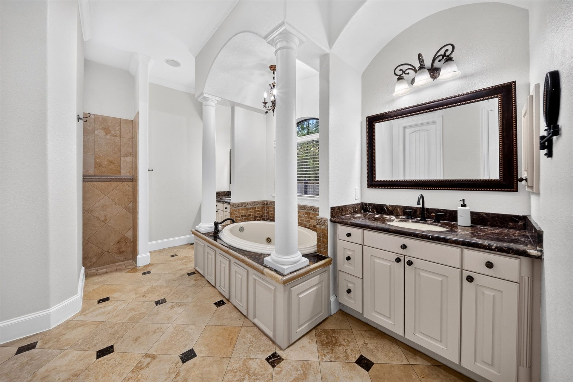 10410 Clubhouse Circle, Magnolia, TX 77354 10410 Clubhouse Circle, Magnolia, TX 77354