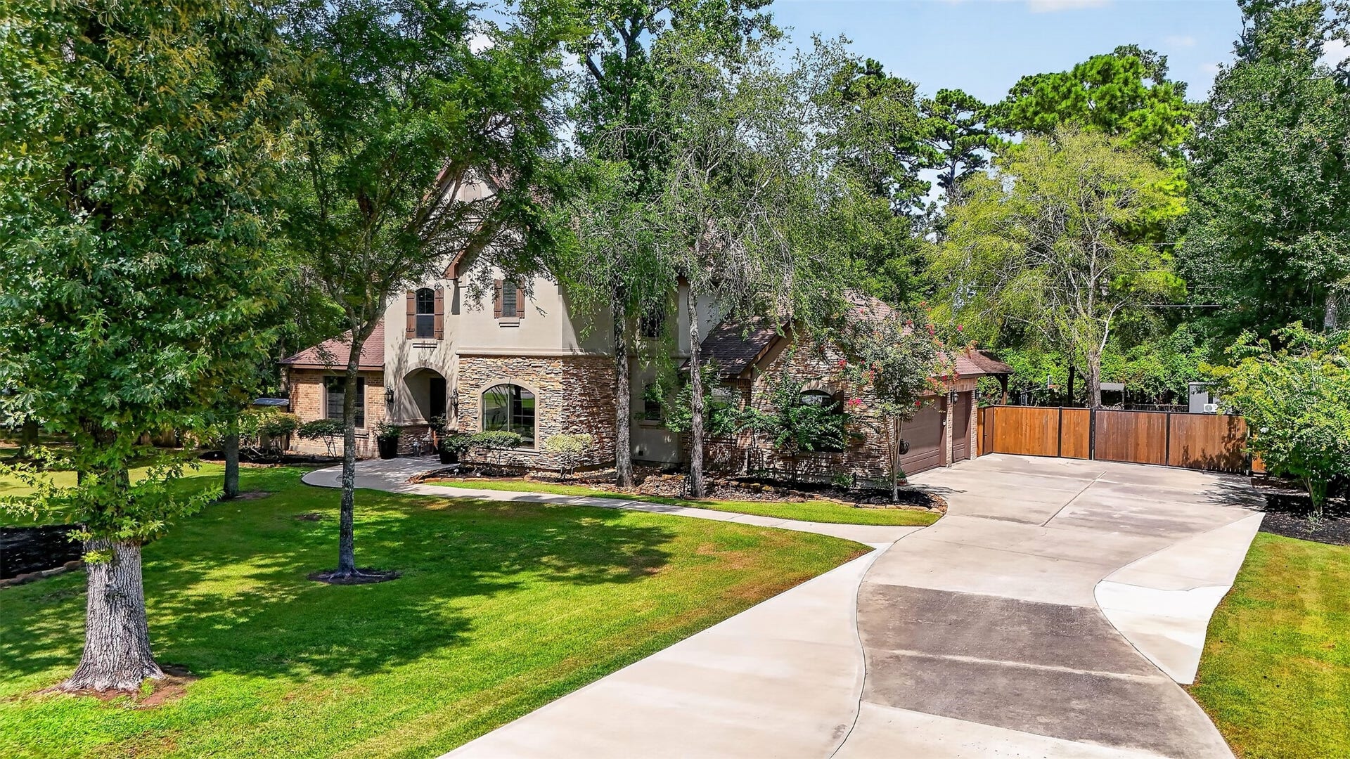 10410 Clubhouse Circle, Magnolia, TX 77354 10410 Clubhouse Circle, Magnolia, TX 77354