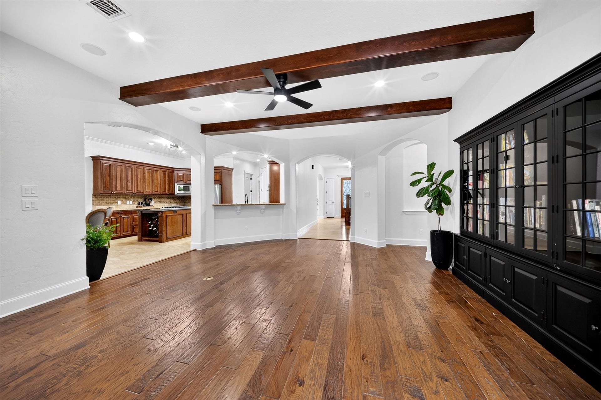 10410 Clubhouse Circle, Magnolia, TX 77354 10410 Clubhouse Circle, Magnolia, TX 77354
