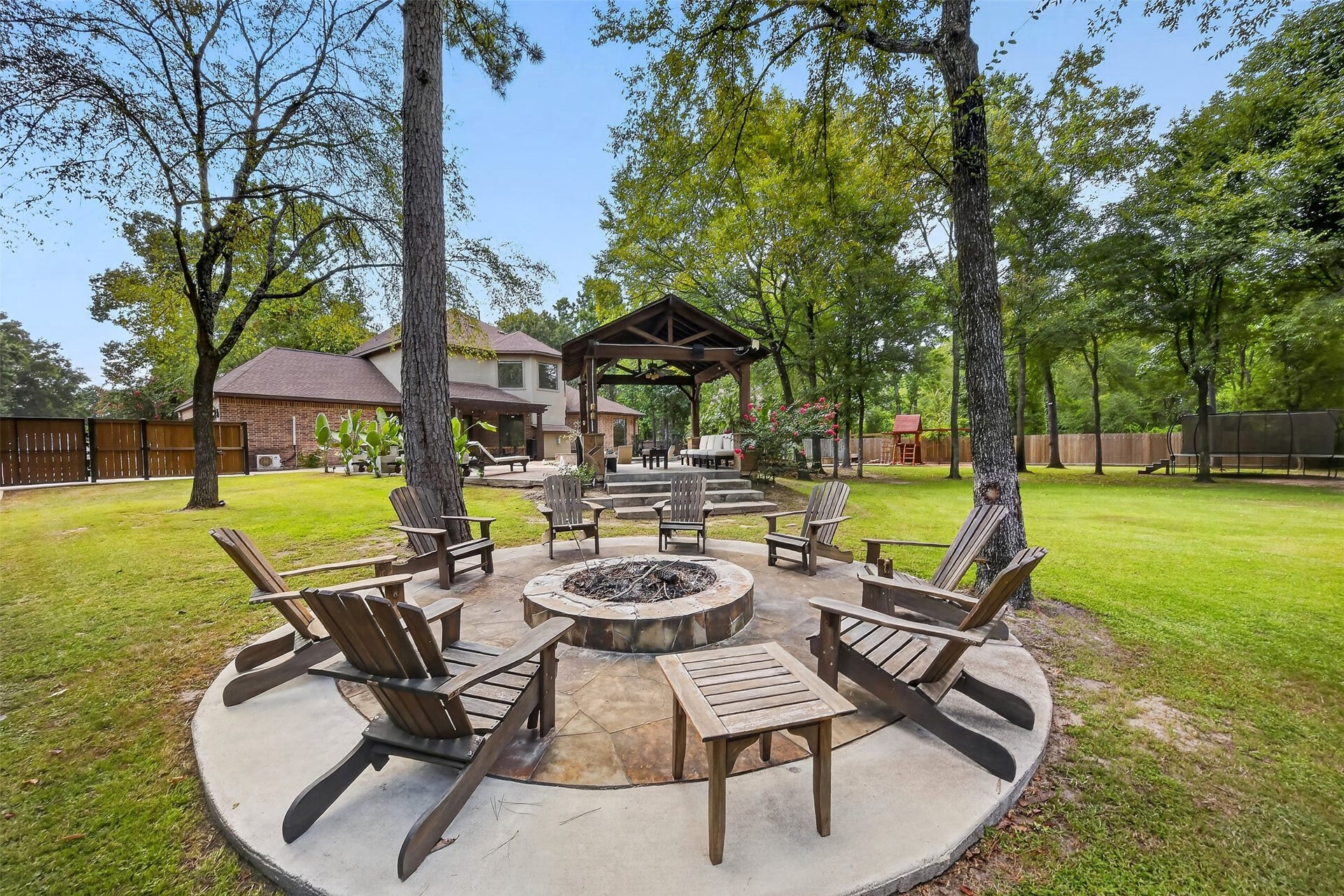 10410 Clubhouse Circle, Magnolia, TX 77354 10410 Clubhouse Circle, Magnolia, TX 77354