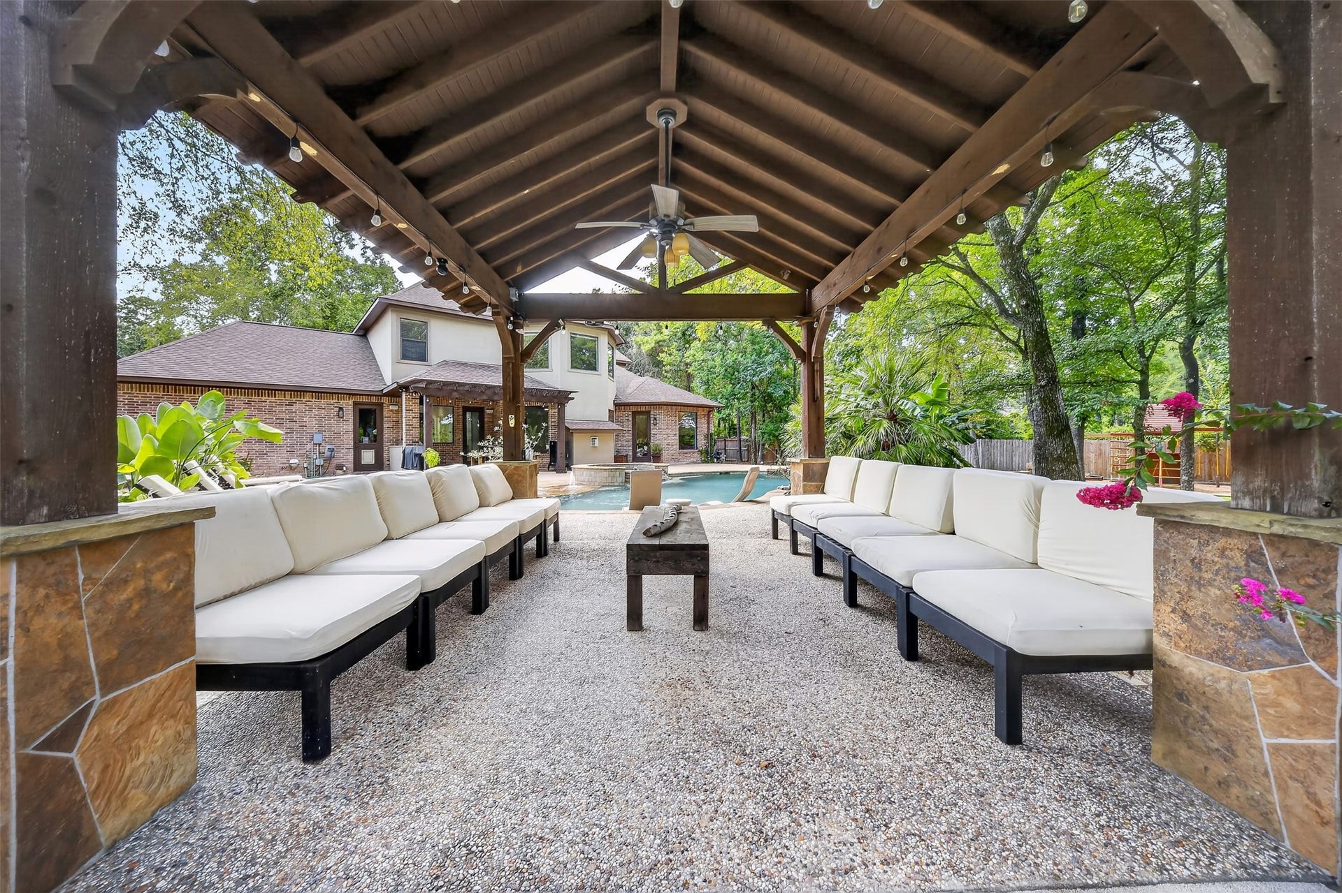 10410 Clubhouse Circle, Magnolia, TX 77354 10410 Clubhouse Circle, Magnolia, TX 77354