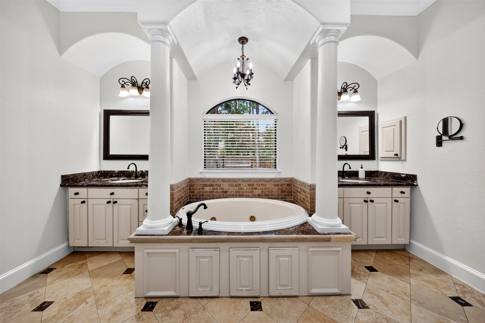 10410 Clubhouse Circle, Magnolia, TX 77354 10410 Clubhouse Circle, Magnolia, TX 77354