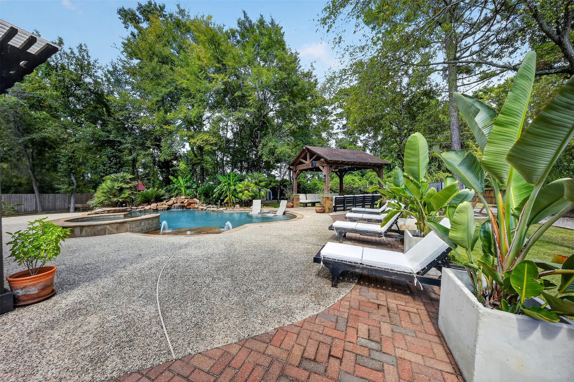 10410 Clubhouse Circle, Magnolia, TX 77354 10410 Clubhouse Circle, Magnolia, TX 77354
