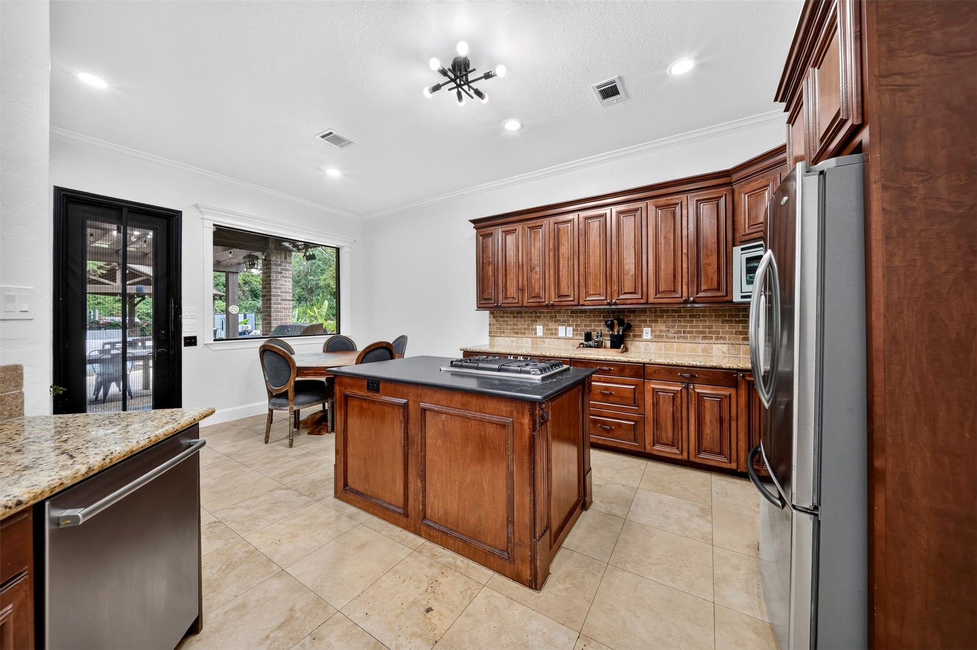 10410 Clubhouse Circle, Magnolia, TX 77354 10410 Clubhouse Circle, Magnolia, TX 77354