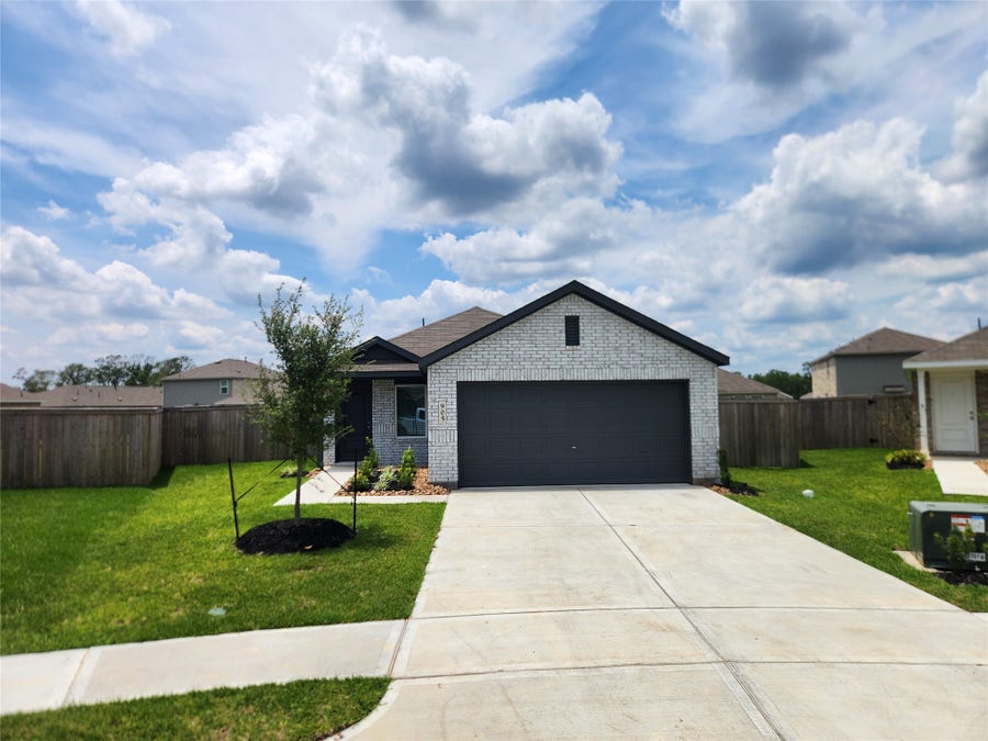 Property photo for 905 Coperchiata Circle, Huffman, TX