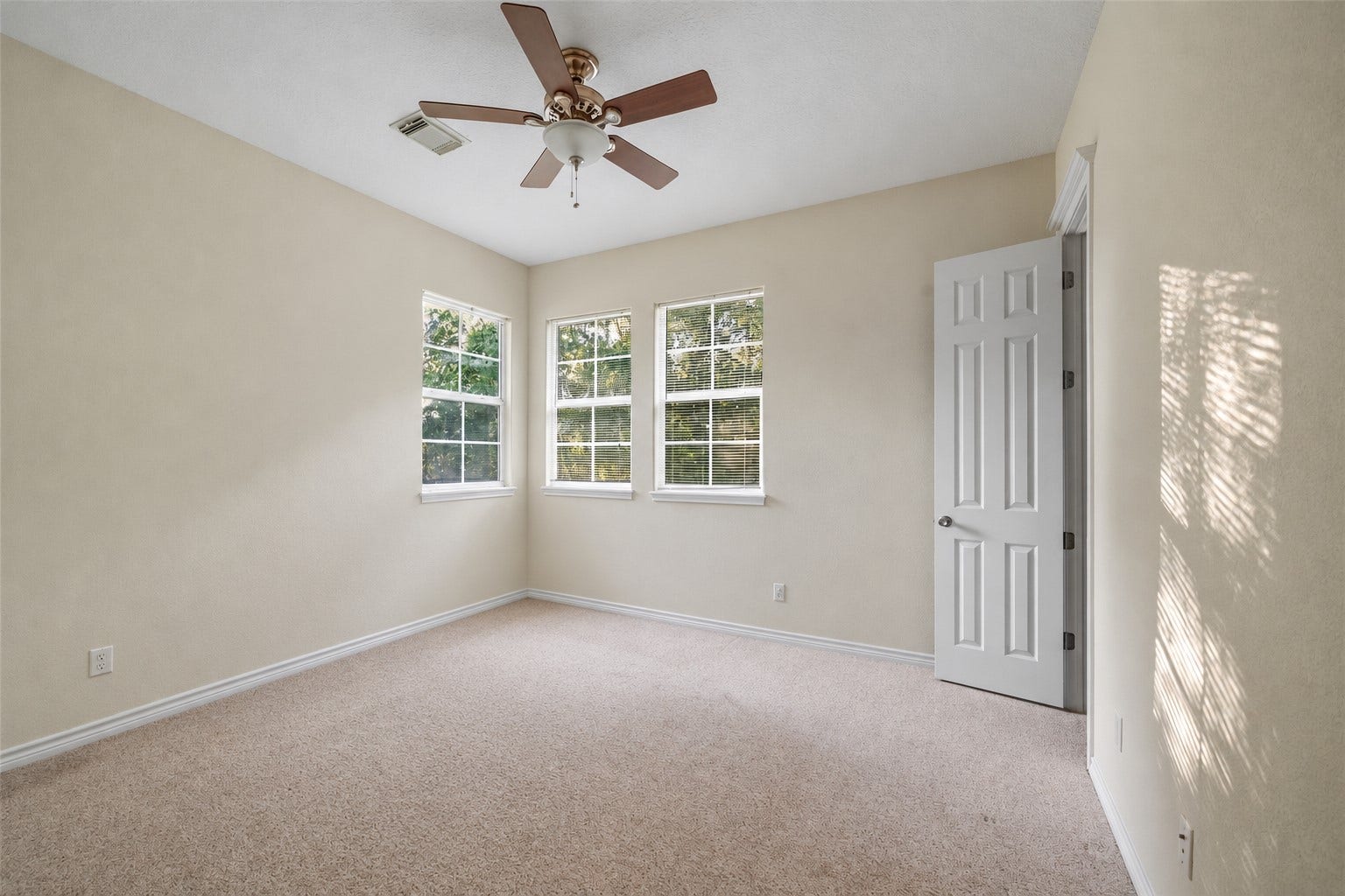 12195 N Lake Vista Drive, Willis, TX 77318 4 bedroom