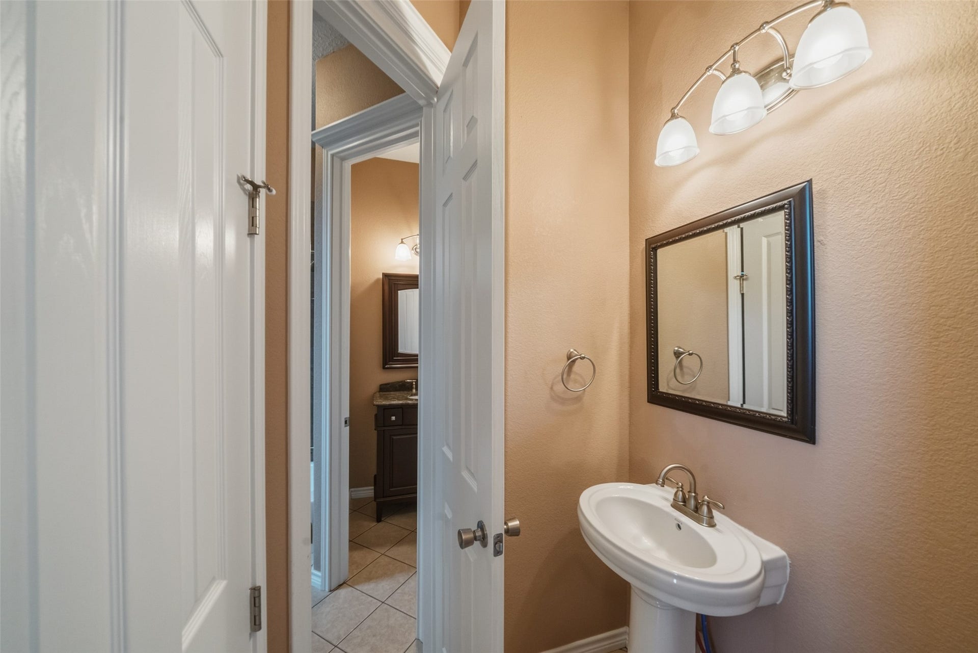 12195 N Lake Vista Drive, Willis, TX 77318 Spacious kitchen with rich wood cabinetry, granite countertops, and a central island featuring a gas cooktop. Bright breakfast nook with large windows offers a cozy dining area.