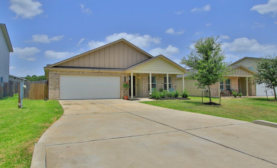 Property photo for 15523 Taylorcrest Drive, Conroe, TX