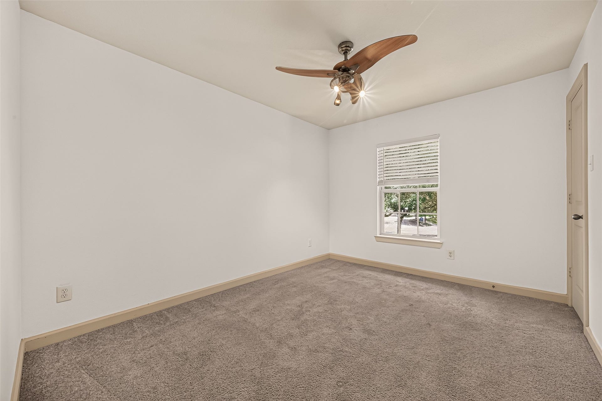 195 Copper Stream Ln, Richmond, TX 77406