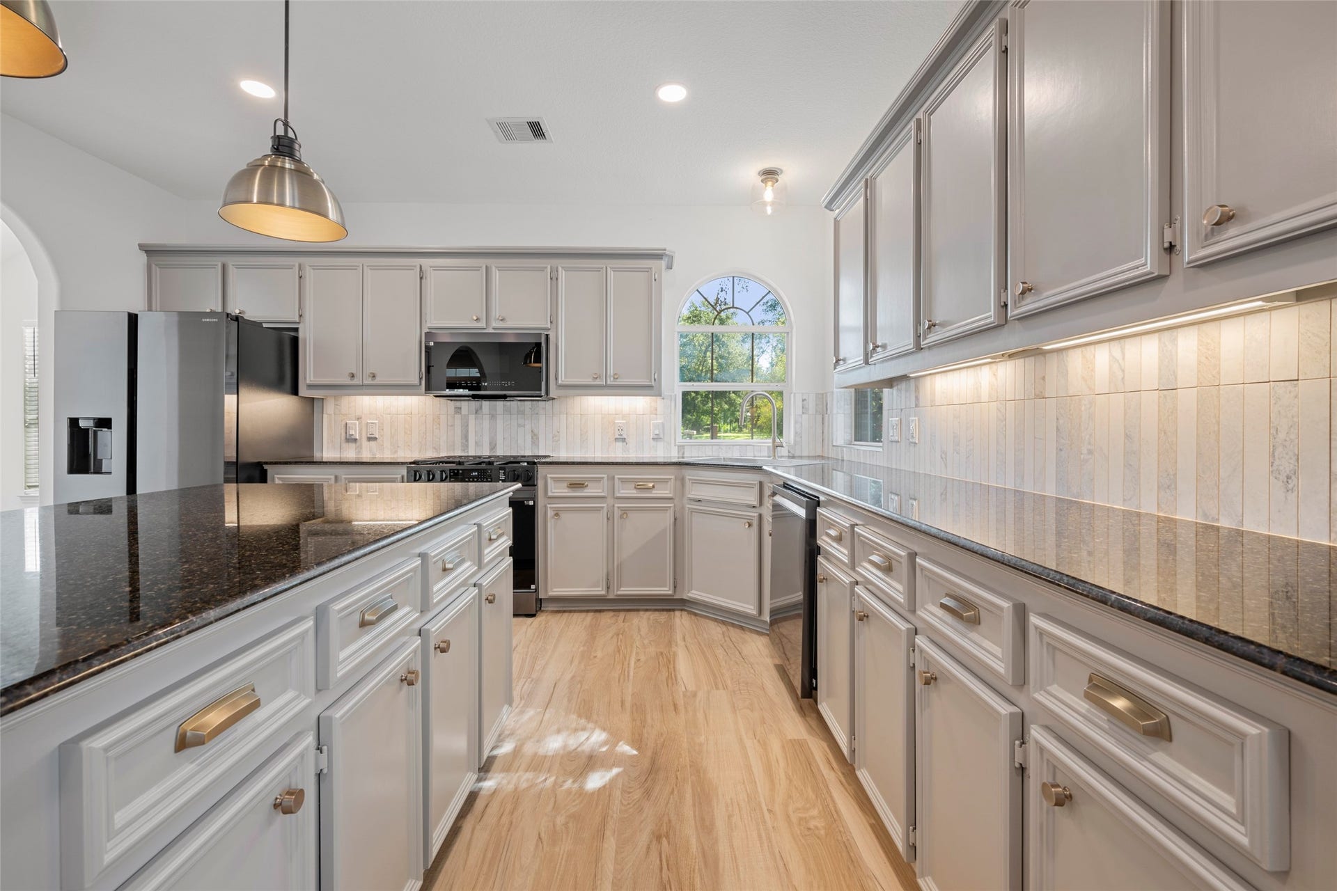 28614 Water Park Way, Spring, TX 77386 Lots of cabinets and counter space