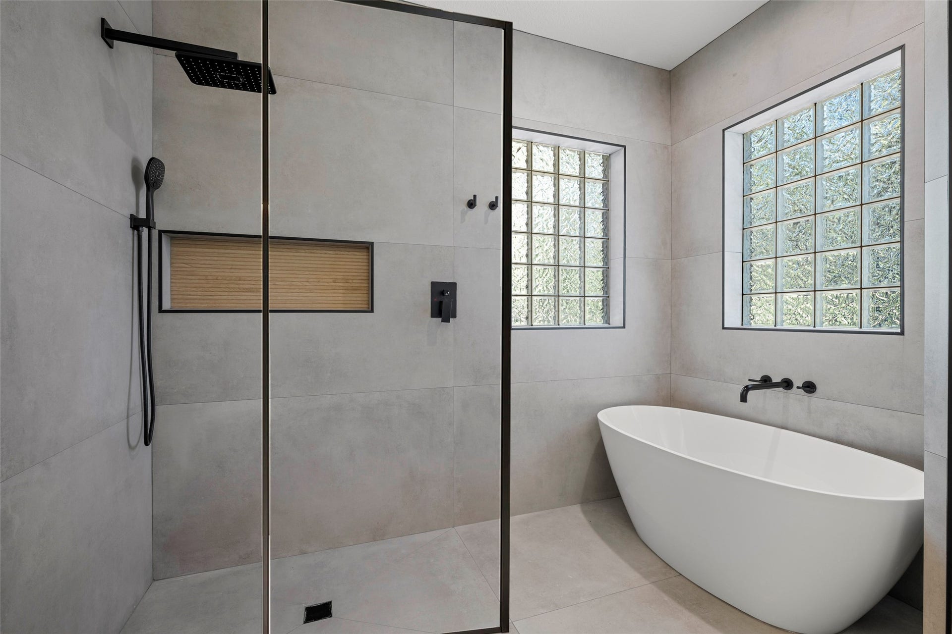 28614 Water Park Way, Spring, TX 77386 Separate shower and stand alone tub