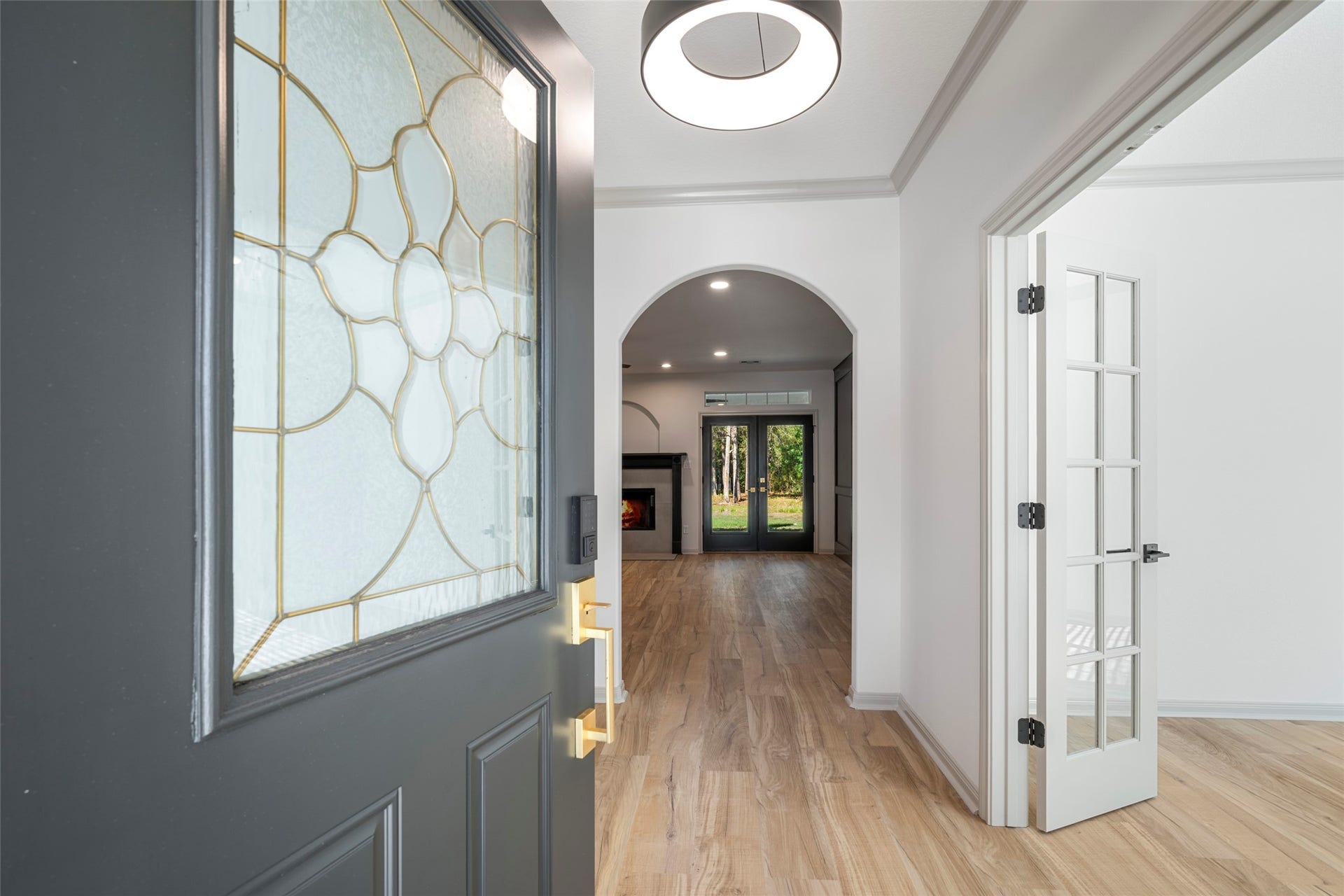28614 Water Park Way, Spring, TX 77386 Walk into this beautifully remodeled home. Picture of the foyer