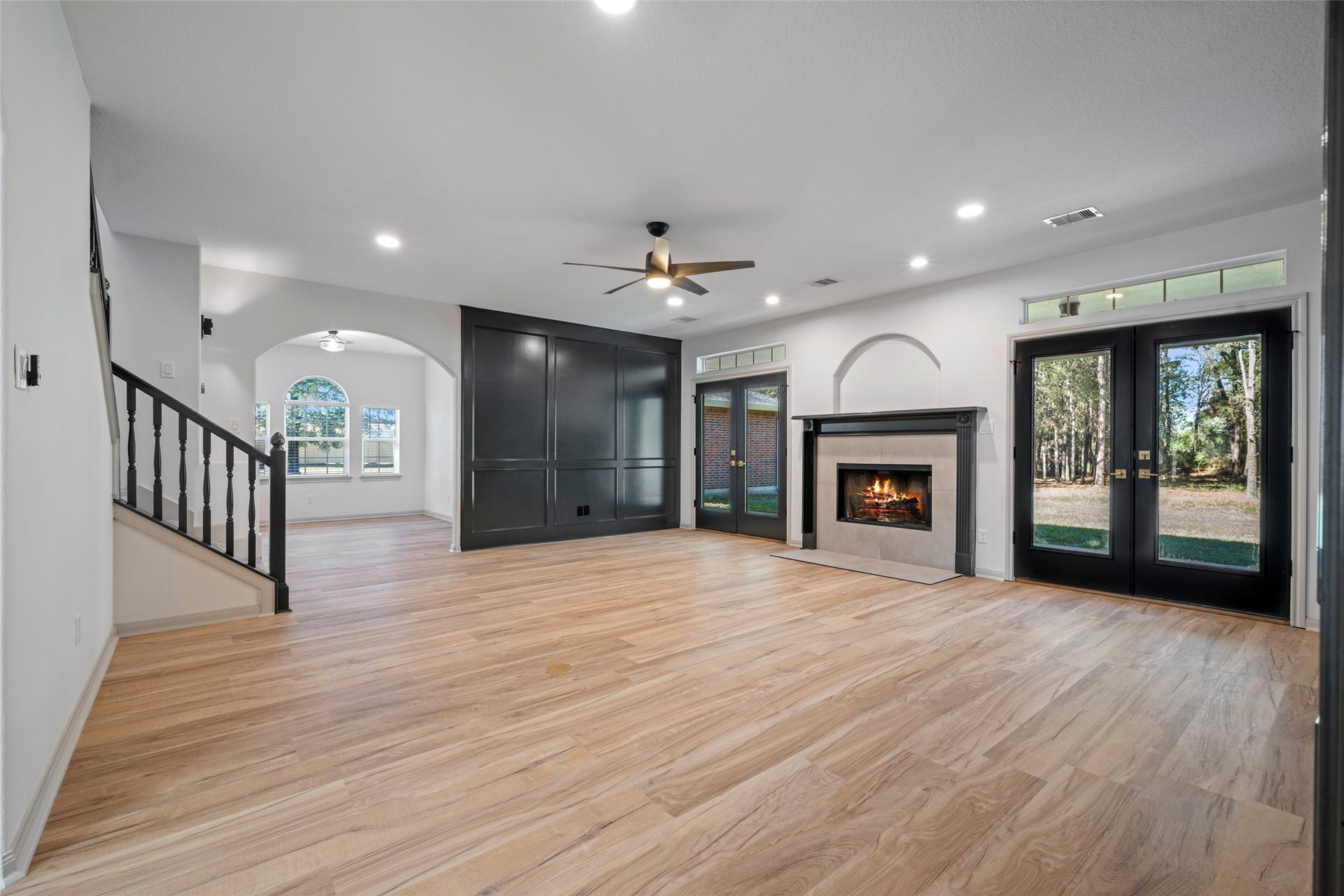28614 Water Park Way, Spring, TX 77386 Spacious living room
