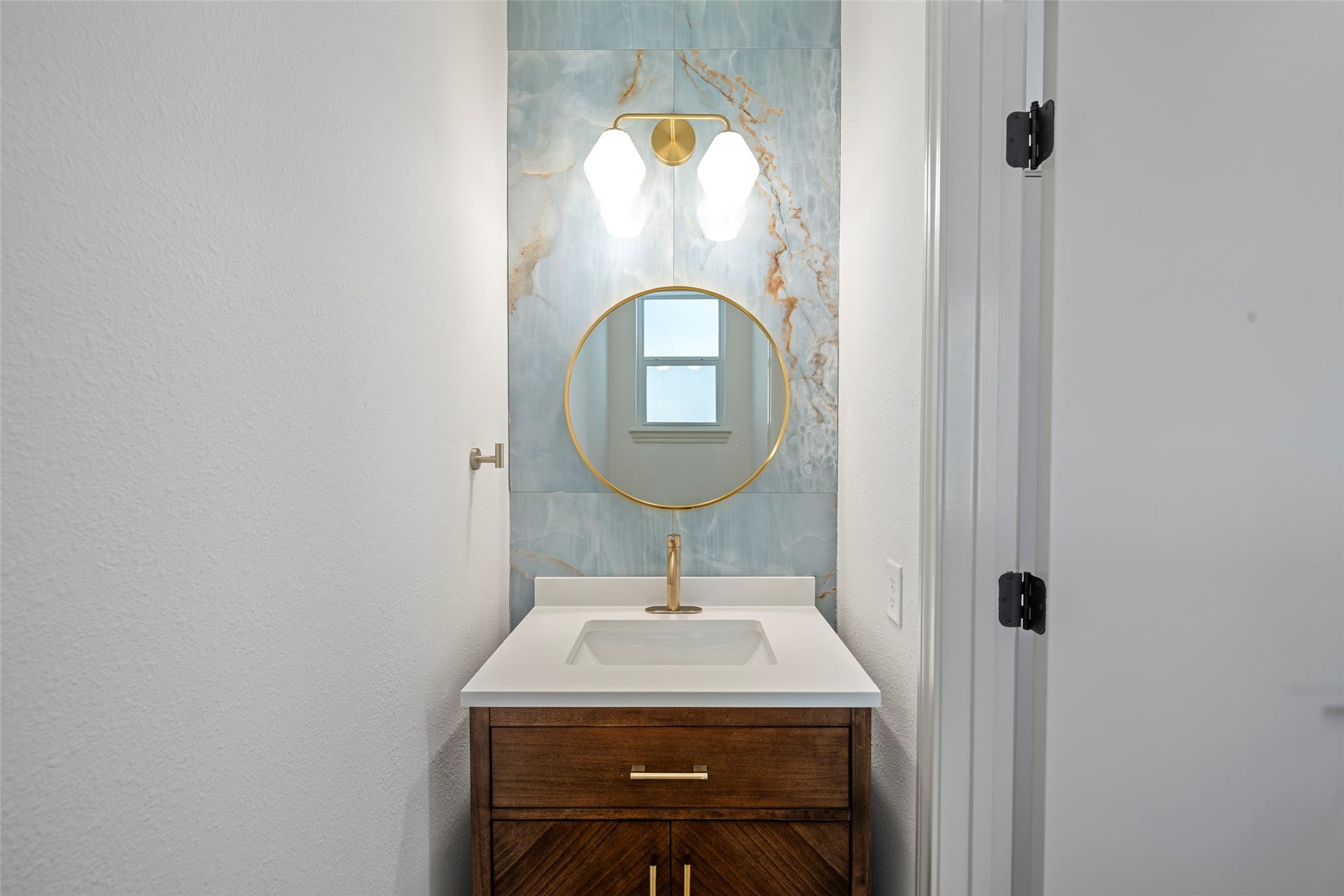 28614 Water Park Way, Spring, TX 77386 Powder room conveniently located off breakfast room and laundry room