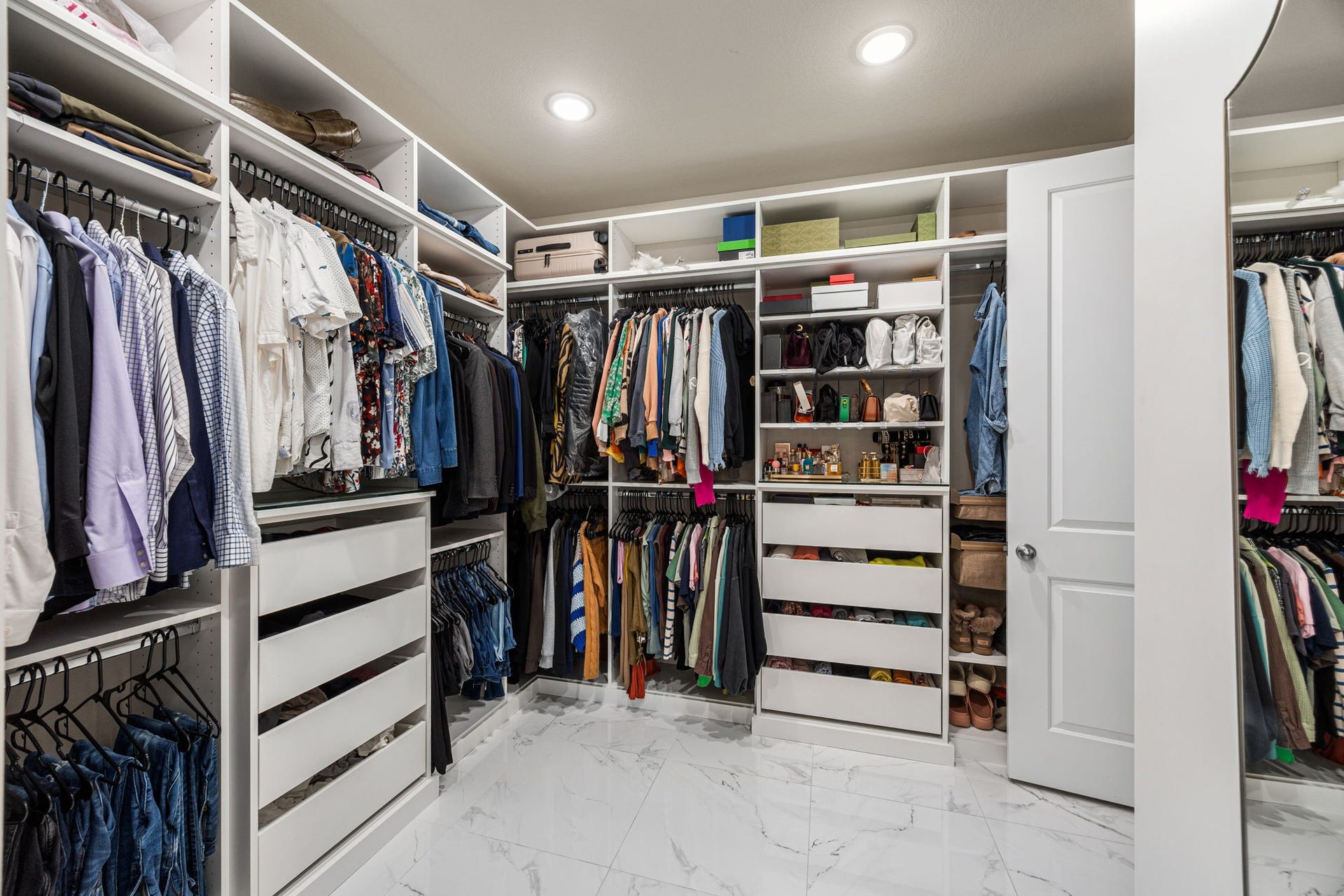 Custom closet system