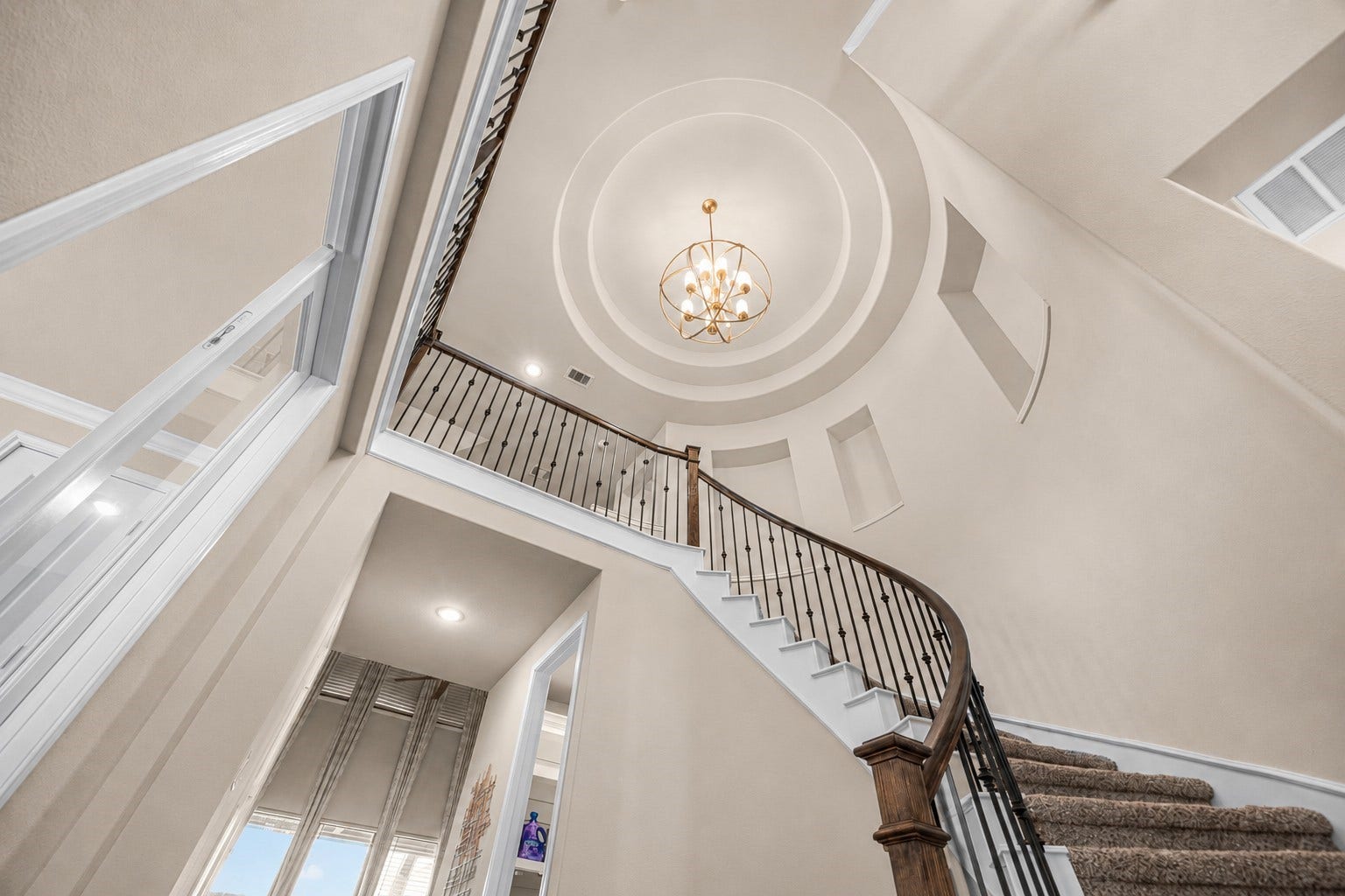 WOW. Look how pretty this Rotunda is at the staircase